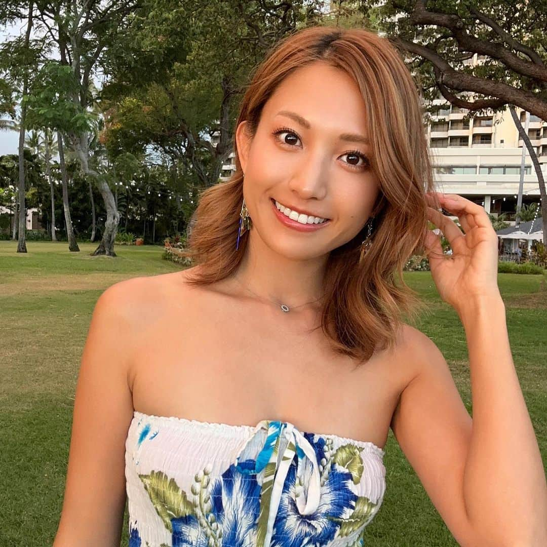 市原彩花さんのインスタグラム写真 - (市原彩花Instagram)「日本で髪質改善のヘアトリートメントしてもらったよ🥰 うるうるになって、ヘアオイルを普段通りの量つけちゃうとしっとりし過ぎちゃうくらい😳💖 私みたいに海や紫外線で痛みまくった髪にもすぐ効果があるのでオススメ☺️  いつもの @teppei.j さんに原宿・表参道にある @lotta_cucci_omotesando でやってもらったよ✨ テッペイさんは原宿いたりシンガポールいたり、忙しい😂あ、私もかw  表参道・原宿店🇯🇵 @lotta_cucci_omotesando  @teppei.  私のインスタ見たと伝えると、ご新規様限定で、15-20%オフになるのでテッペイさんにDMしてみてね😉  #singapore#シンガポール#singapura#海外生活#海外旅行#シンガポール観光#シンガポール生活#シンガポール在住#シンガポール美容室#シンガポール美容院#singaporehairsalon#singaporehairstylist#japanesemodel#cewek#gadis#gadiscantik#ミディアムヘア#ミディアムヘアー#ヘアカタログ#ヘアカタ#髪質改善トリートメント#表参道美容室#青山美容室#原宿#表参道#東京美容室」8月26日 8時30分 - ayaka_ichihara