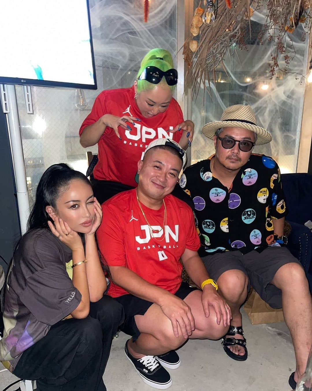 ルナのインスタグラム：「ハッピピピー松尾ぉぉ in da house🎂 @ayastella_  @matsuoshun @kenjiimao  Thank u @fanaticsjapan 🇯🇵 #チョコプラ」