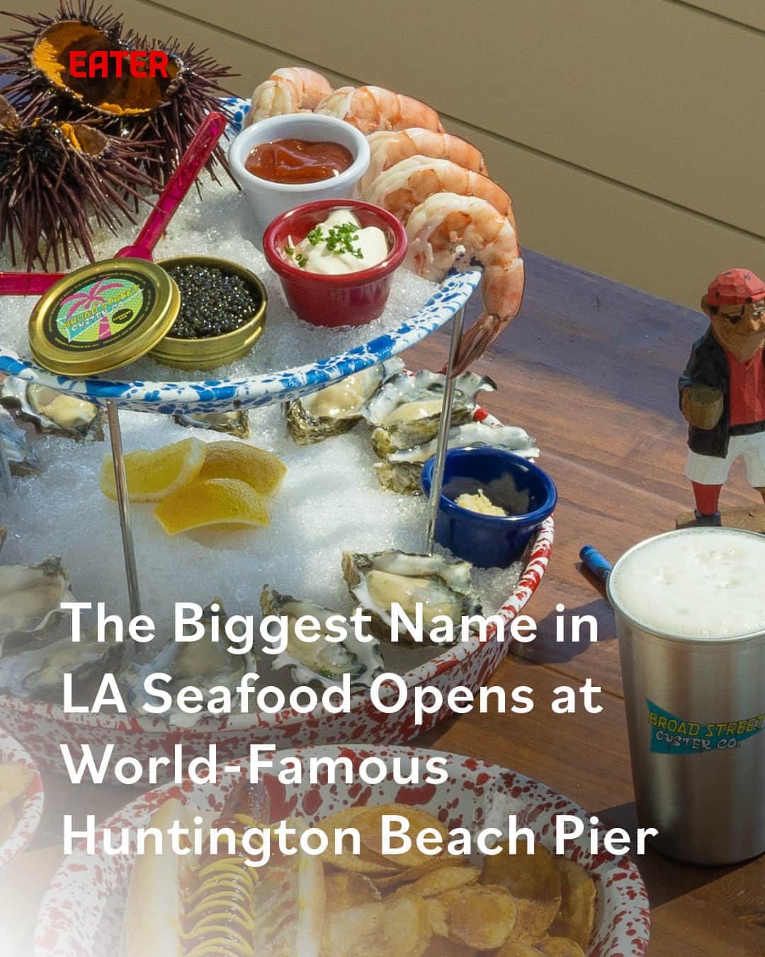 Eater LAのインスタグラム：「Huntington Beach hasn’t seen this kind of restaurant anticipation in years. The eclectic, always vocal Orange County surfside city is getting its own Broad Street Oyster Co. (@broadstreetoysterco) this weekend, and the talk around town has already reached a fever pitch.   This isn’t just any lobster and oyster shack, either; founder Christoper Tompkins has built a colorful seafood behemoth with Broad Street Oyster Co., turning his pop-up into one of Southern California's most sought-after restaurant brands after first opening in 2019. And now Tompkins and company are heading for the famous waves of Huntington Beach.  Read about the new opening by tapping on the link in bio, written by Eater LA senior editor Farley Elliott (@overoverunder).  📸: @meetliamphoto」