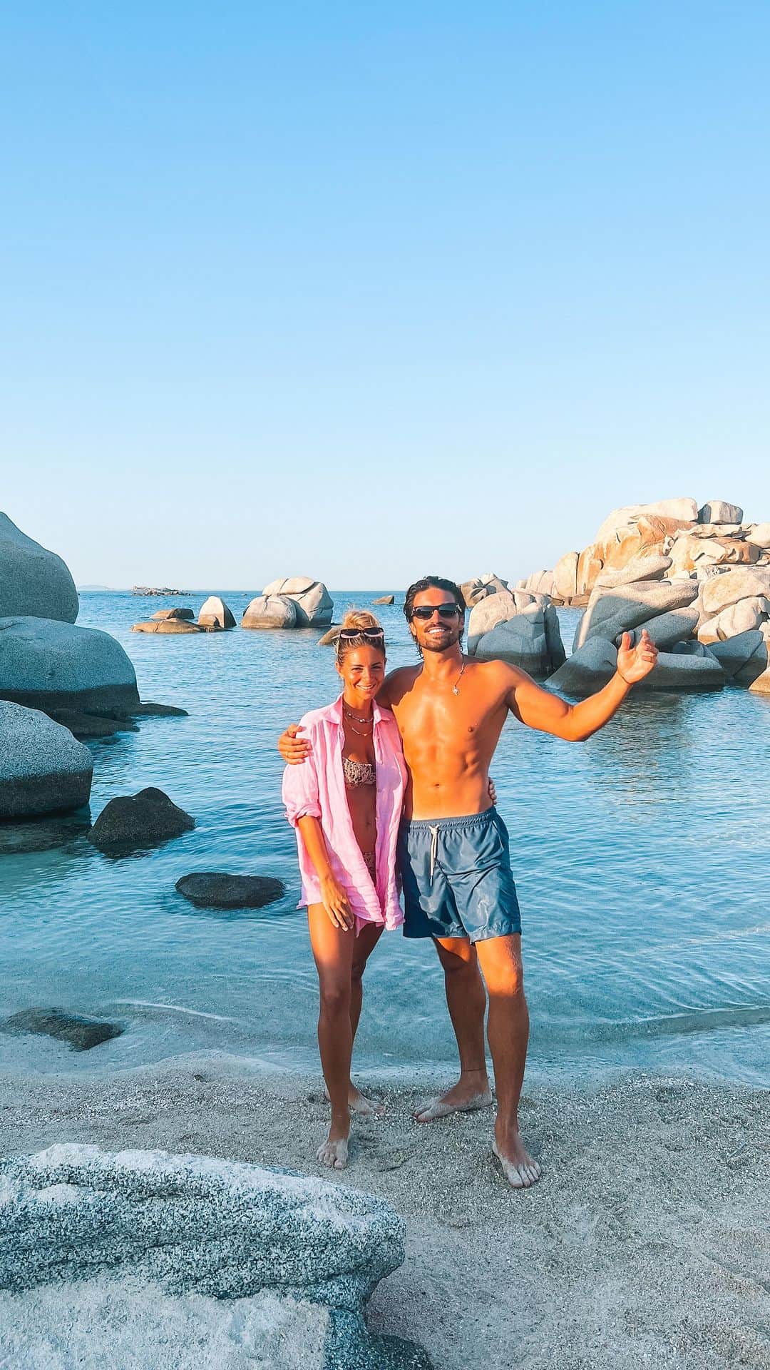 Mariano Di Vaioのインスタグラム：「did I not jump with the glasses on 😎?  #summer #vacations」