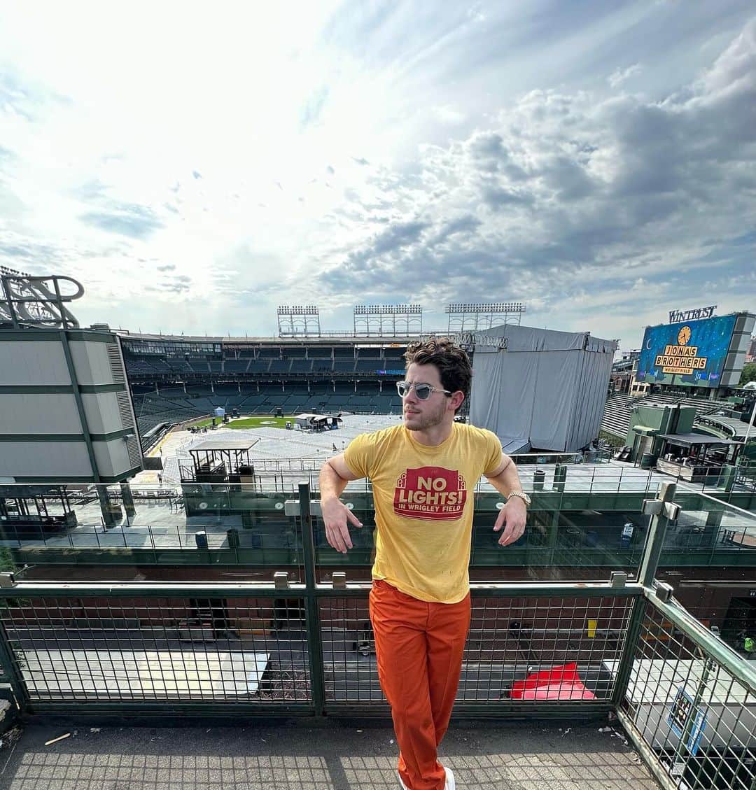ニック・ジョナスのインスタグラム：「Wrigley. Tonight.」