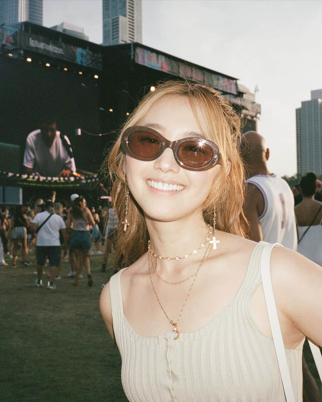 Jenn Imさんのインスタグラム写真 - (Jenn ImInstagram)「Good times in Chicago ✨🪩 I'd genuinely consider moving there, but maybe I have to see what winter is like first (lol). Anyhoooo, the Lollapalooza vlog is up on the channel now!!! I think it's my favorite vlog this year. 🤭」8月26日 6時14分 - imjennim