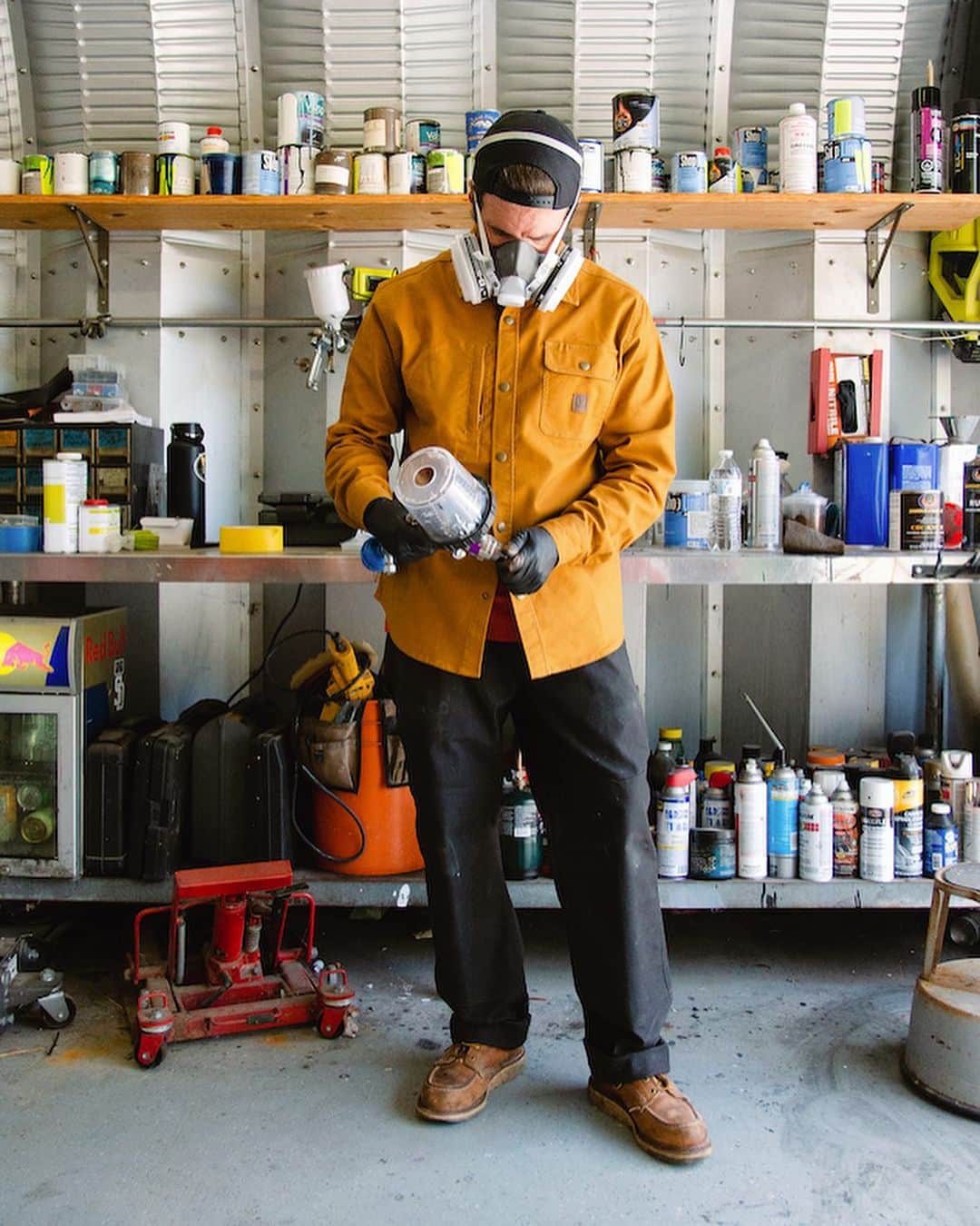 ブリクストンのインスタグラム：「Creative Director Peter Stoddard working in the Builders Stretch Over Shirt and Carpenter Stretch pants.」