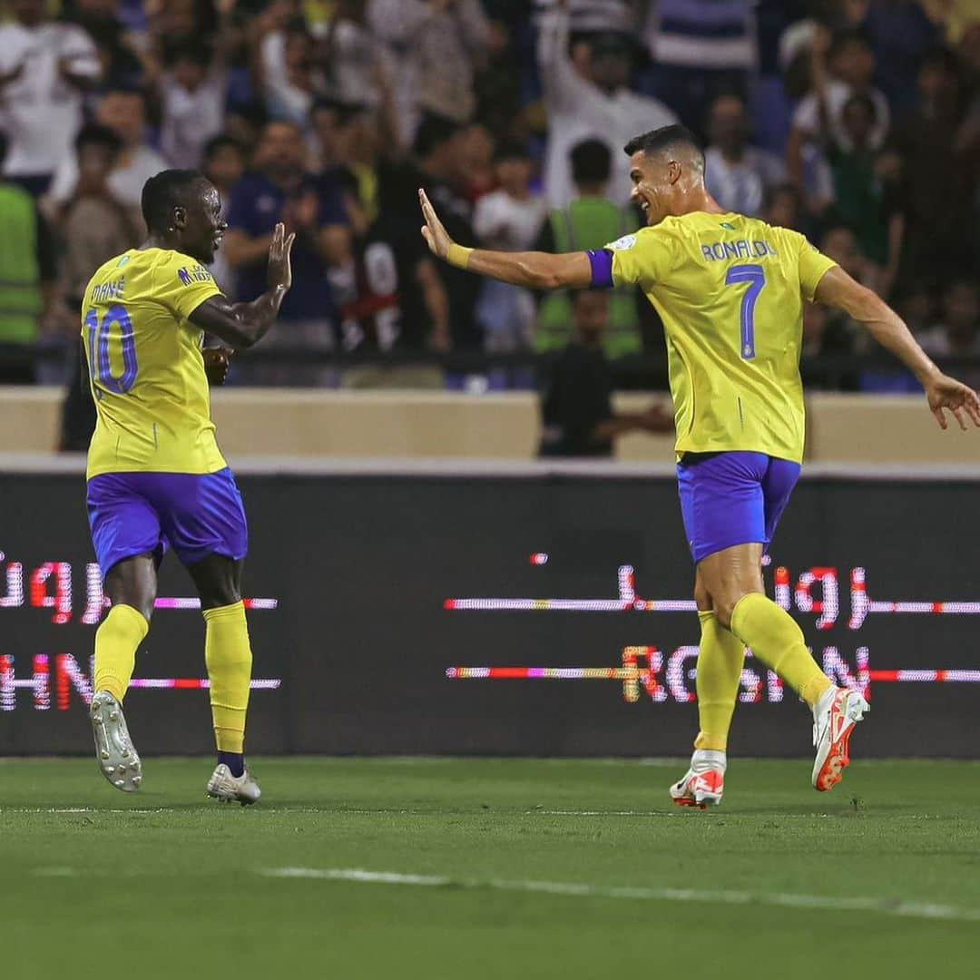 サディオ・マネのインスタグラム：「⚽️⚽️💪🏾💪🏾💪🏾」