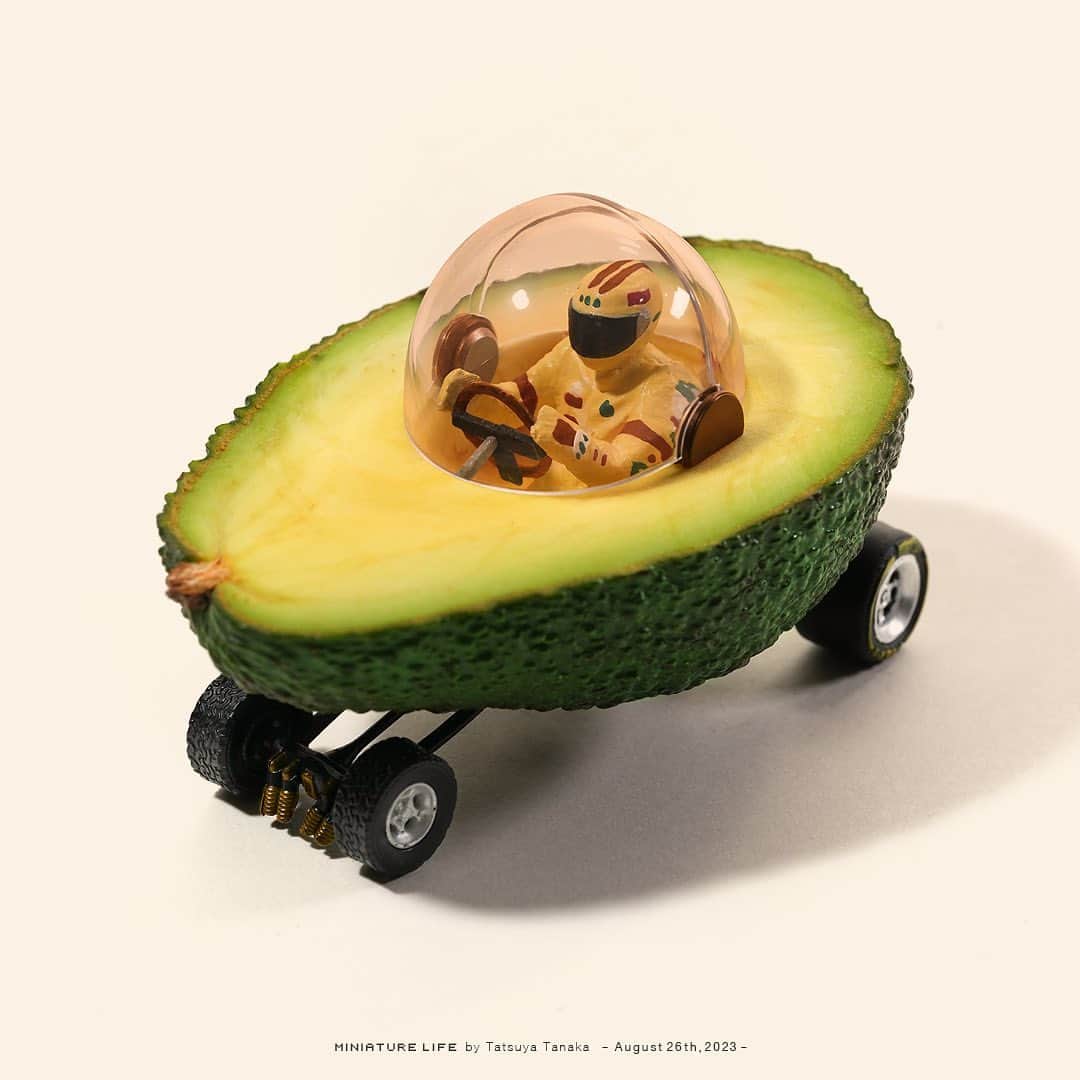 田中達也のインスタグラム：「⠀ “Avocadrive” ⠀ ⠀ アボカドライブ ⠀ ⠀ ─────────────────── 《EXHIBITION info》 ⠀ 【MINIATURE LIFE展 in 福岡・大野城】 MINIATURE LIFE EXHIBITION in Fukuoka until : Sep. 3, 2023 ⠀ 【MINIATURE LIFE展2 in 沖縄】 MINIATURE LIFE EXHIBITION 2 in Okinawa until : Sep. 3, 2023 ⠀ 【ミニチュアの視点で見る日本－田中 達也 展】 Japan from miniatures - Tatsuya Tanaka at Japan House São Paulo until : Oct. 8, 2023 ⠀ 【ミニチュアライフ 神戸エアポート】 MINIATURE LIFE × KOBE AIRPORT ⠀」