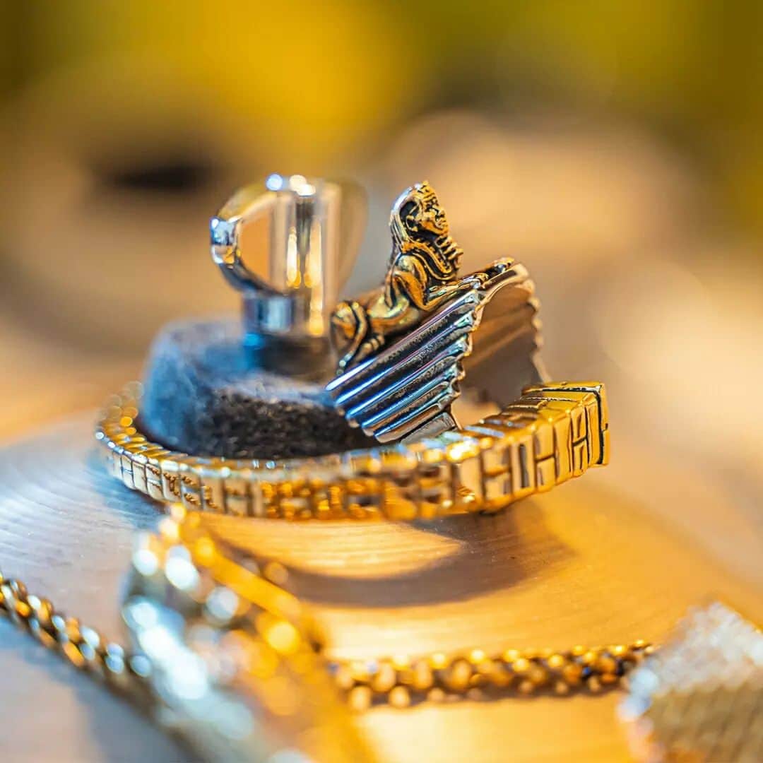 のインスタグラム：「Some of our favorite Egyptian inspired pieces including the Big + Baby Pyramid Rings, Sphynx Ring, Pyramid Bangle + more are apart of our BOGO sale happening this week! . . . #instashop #instagood #BOGOSale #JewelrySale #LimitedTimeOffer」
