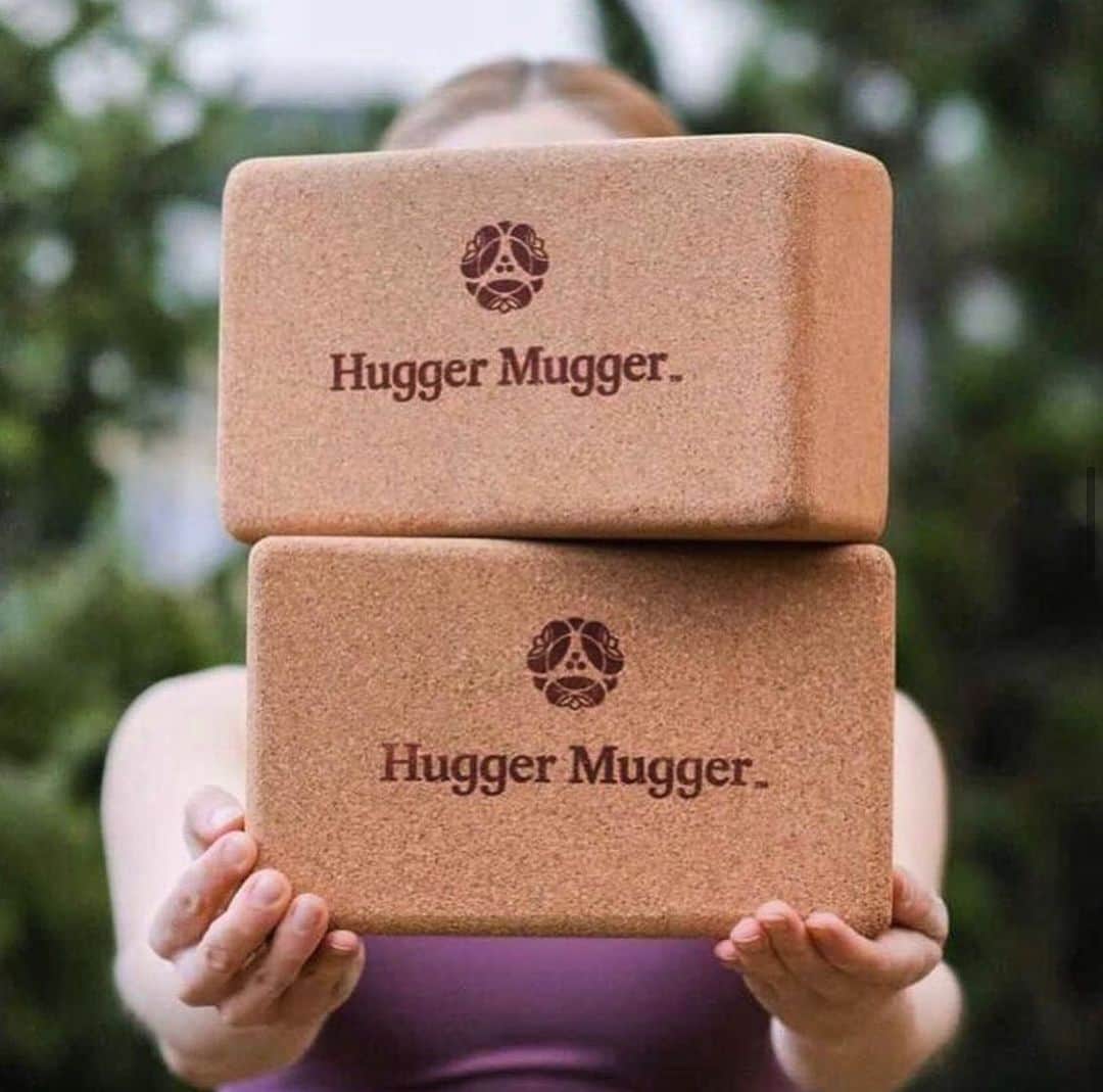 ハガーマガーのインスタグラム：「Our cork yoga block is so easy to love. Here’s why:   ✋ Naturally grippy texture   💟 Rounded corners and edges for comfort   💎 Strong and dense, provides reliable support   💪 Long-lasting and durable  💧 Great for sweaty hands & hot yoga   🌎 Cork is a renewable and sustainable resource  Available at huggermugger.com」