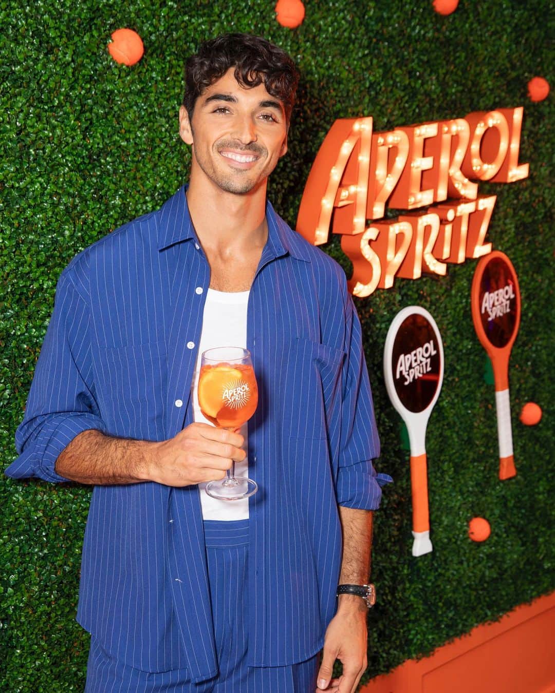 Just Jaredさんのインスタグラム写真 - (Just JaredInstagram)「“Red, White, & Royal Blue” actor Taylor Zakhar Perez served up some orange, white, and royal blue while toasting the tennis season with Aperol Spritz on Thursday night in New York City! #TaylorZakharPerez Photos: Caroline Fiss」8月26日 7時51分 - justjared