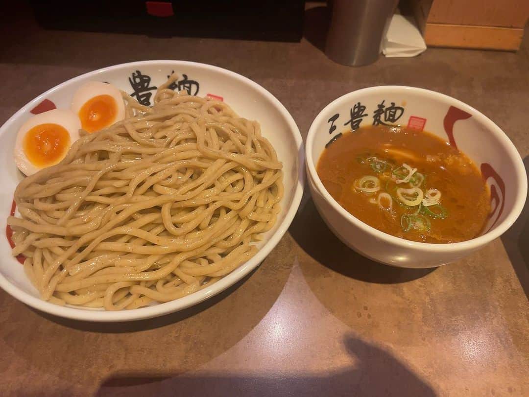 七海さんのインスタグラム写真 - (七海Instagram)「最近は麺がお好みのようです  大阪のラーメン屋さんもっと行きたいなあ  #大阪ラーメン」8月26日 8時53分 - nanami_bwmg
