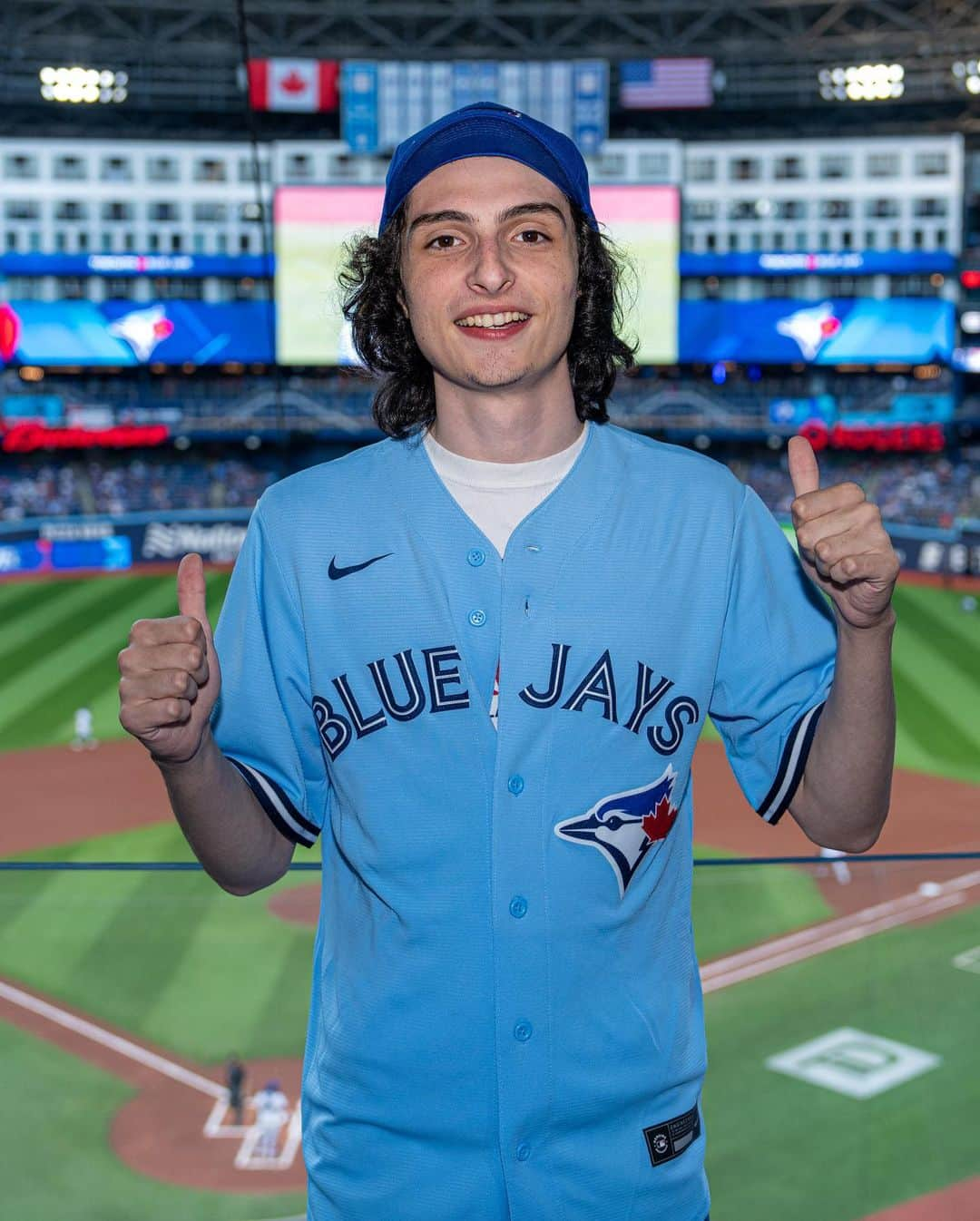 フィン・ヴォルフハルトさんのインスタグラム写真 - (フィン・ヴォルフハルトInstagram)「Nothing strange about this💙🇨🇦⚾️ Thanks to lifelong #BlueJays fan Finn Wolfhard for joining us!」8月26日 8時50分 - finnwolfhardofficial