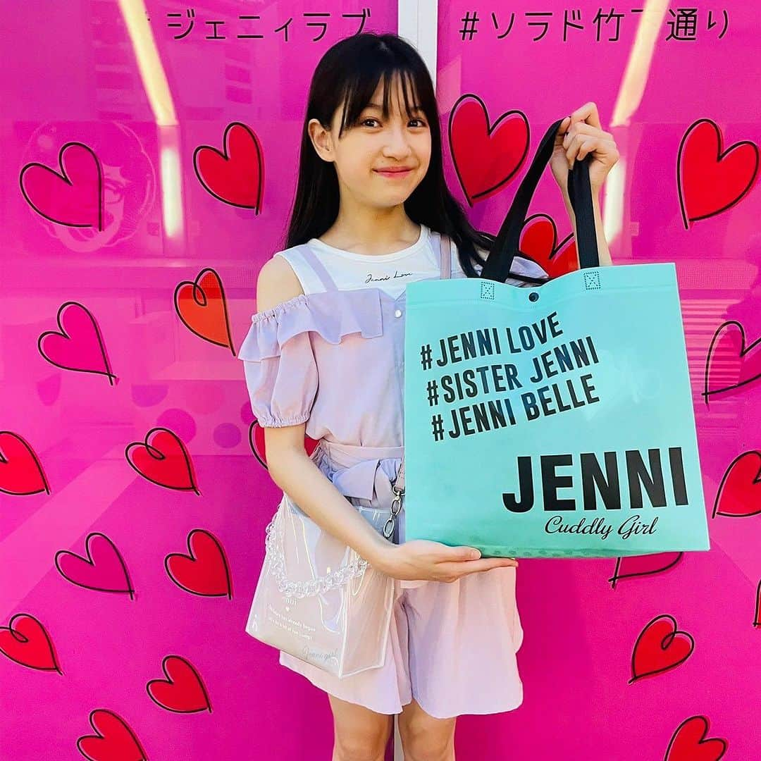 JENNI loveさんのインスタグラム写真 - (JENNI loveInstagram)「翠子ちゃんもお買い物Day🩷  スウィートgirlyのかわいいスイちゃんもカジュアルgirlyの大人っぽスイちゃんも最高🧸💞 ありがとう⋆⸜🧡⸝‍⋆  明日のニコ☆フェスに参加する人にも参加しない人にも会場の様子が伝わるように今日と明日は投稿多め(のはず)🎀🎶🎪🎶👗  #jennilove  #ジェニィラブ #川瀬翠子 #ニコプチ #ニコフェス2023」8月26日 9時26分 - jennilove_official