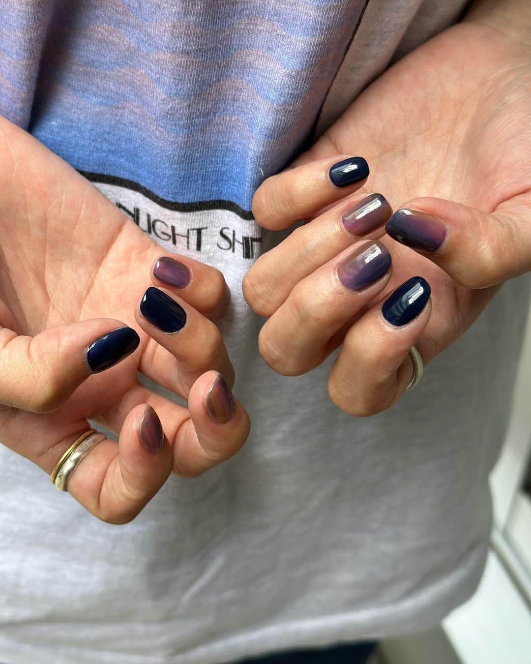 松山かなこのインスタグラム：「navy×purple💜  @beborn_tokyo  #nail #nails #naildesign #beborn」