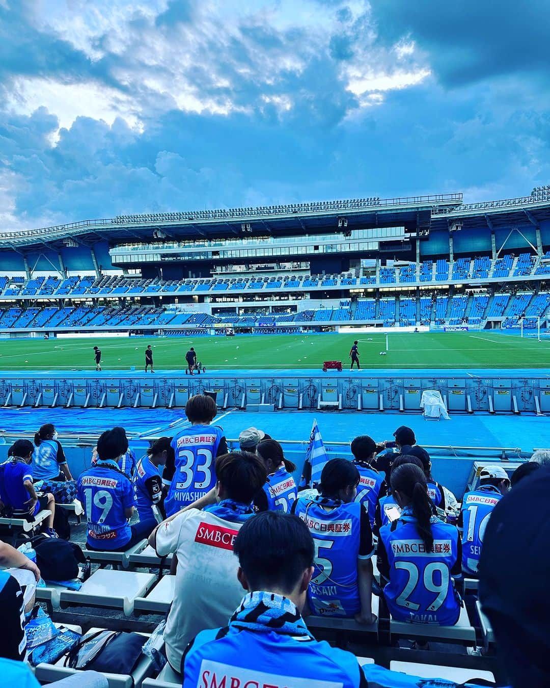 岩崎慧のインスタグラム：「ほぼゴール裏。久しぶりや。 歌いまくります！ Forza KAWASAKI!」