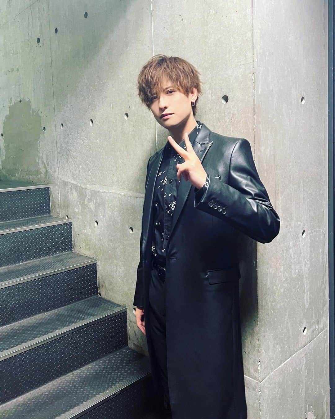 のインスタグラム：「アルバムもツアーもいよいよ...  お楽しみに！！！！✨  SHOUT OUT！！！！！！！！  #WANDS #上原大史 #shoutout」