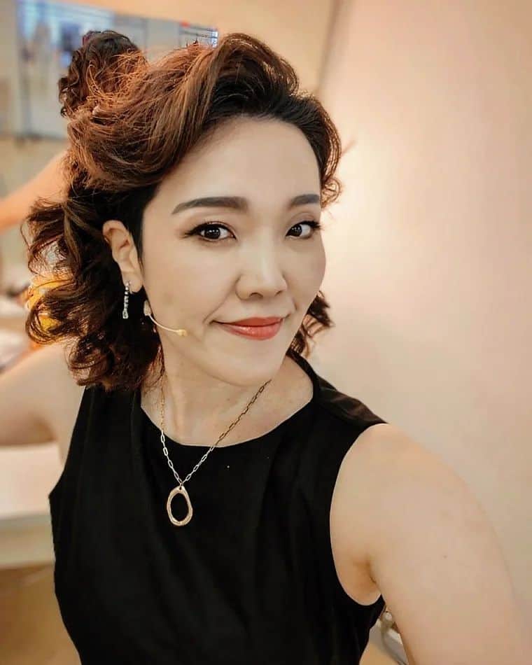 隅田美保のインスタグラム：「///  福岡公演 初日の幕が開きました〜 やったーーー  #隅田美保 #ミュージカル #浜村渚の計算ノート #穴杉ヨシコです #ライブ生配信 #アーカイブ配信もあるそうです」