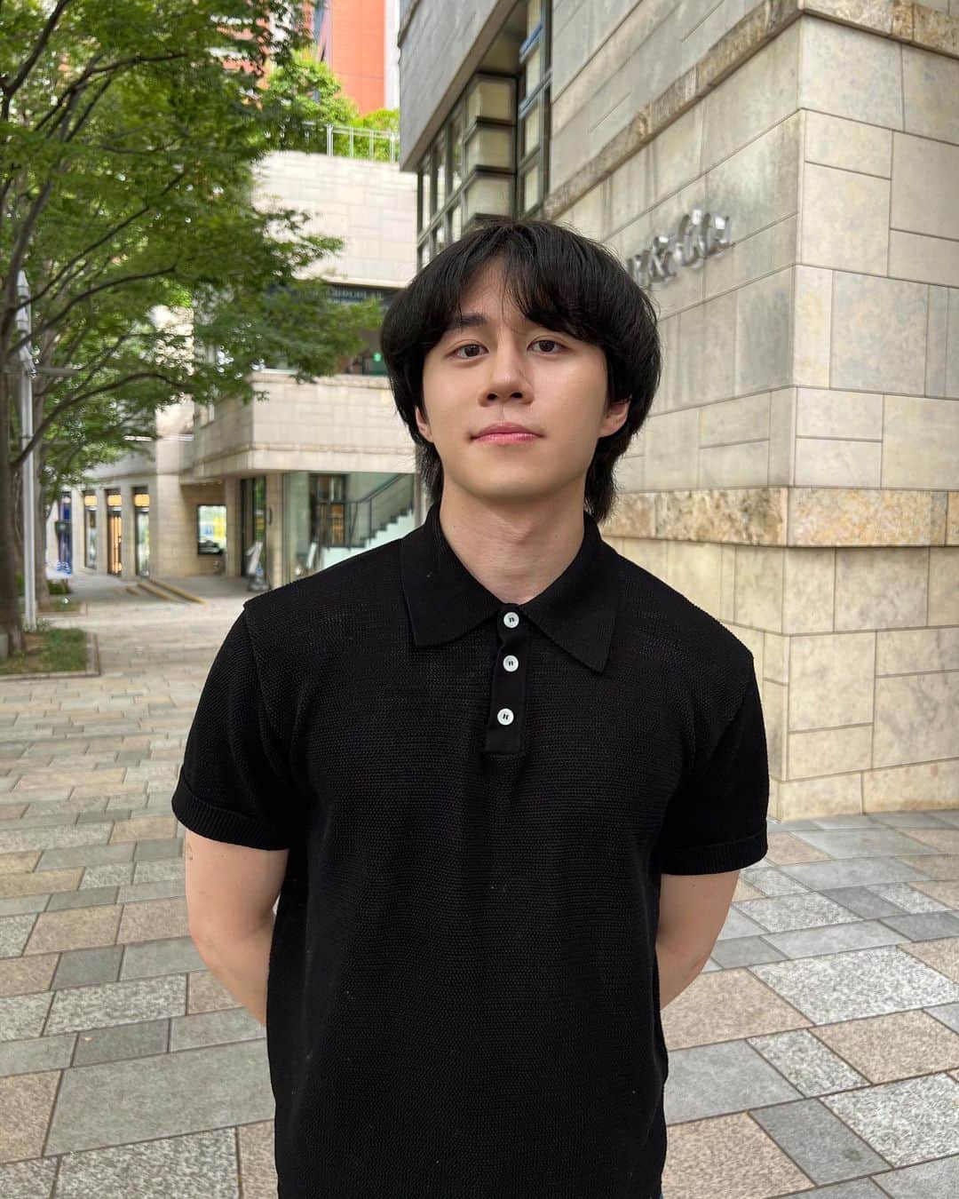 かの/カノックスターのインスタグラム：「最近黒い服ばかり」