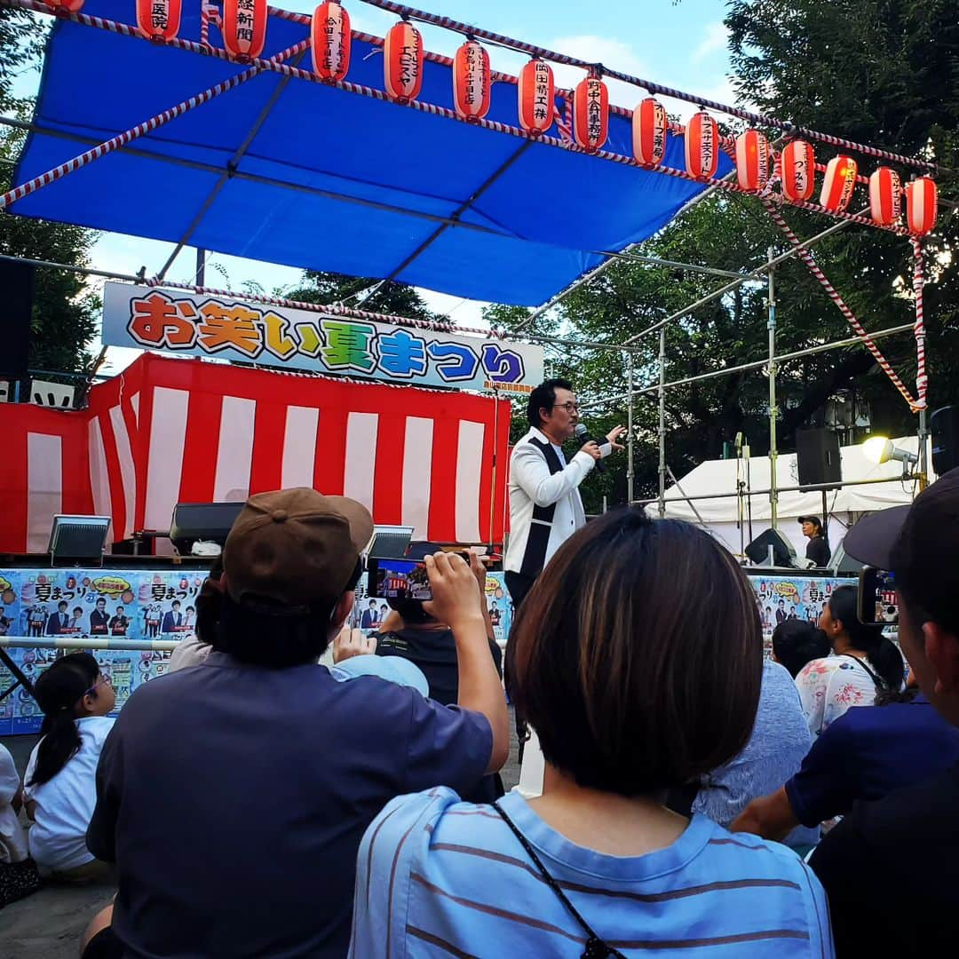 常世晶子さんのインスタグラム写真 - (常世晶子Instagram)「夏祭りで神無月さんを😊🎵  武藤さん、井上陽水さん、槇原敬之さん…  お友達の息子くんが胸毛をもらった😆💦  パーマ大佐の森のくまさんも面白かったー！  #4年ぶりの夏祭り #お笑いステージ #神無月 さん #ぐりんぴーす #パーマ大佐」8月26日 18時57分 - tokoyo_shoko