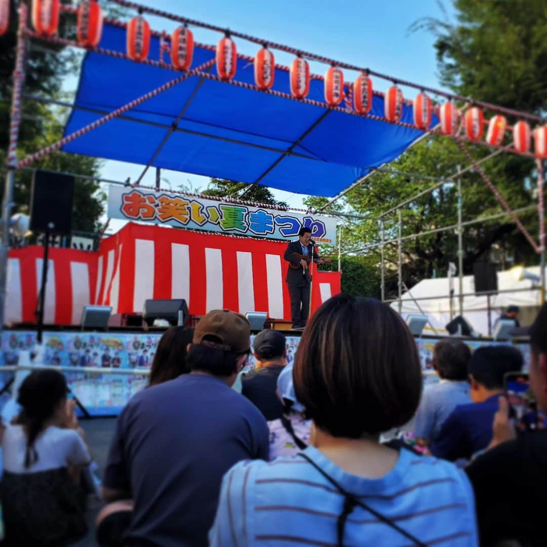 常世晶子さんのインスタグラム写真 - (常世晶子Instagram)「夏祭りで神無月さんを😊🎵  武藤さん、井上陽水さん、槇原敬之さん…  お友達の息子くんが胸毛をもらった😆💦  パーマ大佐の森のくまさんも面白かったー！  #4年ぶりの夏祭り #お笑いステージ #神無月 さん #ぐりんぴーす #パーマ大佐」8月26日 18時57分 - tokoyo_shoko