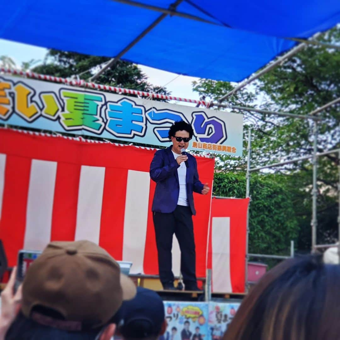 常世晶子さんのインスタグラム写真 - (常世晶子Instagram)「夏祭りで神無月さんを😊🎵  武藤さん、井上陽水さん、槇原敬之さん…  お友達の息子くんが胸毛をもらった😆💦  パーマ大佐の森のくまさんも面白かったー！  #4年ぶりの夏祭り #お笑いステージ #神無月 さん #ぐりんぴーす #パーマ大佐」8月26日 18時57分 - tokoyo_shoko