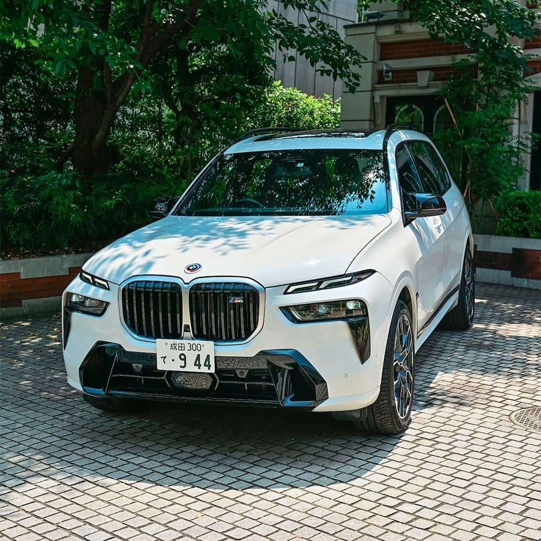 BMW Japanさんのインスタグラム写真 - (BMW JapanInstagram)「THE X7 想像を超えた、最高のクオリティ。  以前乗っていたBMW X7から明確な進化を感じたBMW X7 M60i。「本当に非の打ち所がない1台」と語ったのは、ピアニスト/指揮者 #反田恭平 さん。  スタート、ブレーキ、コーナリングをはじめ、ドライビングのすべてが、さらになめらかになったBMW X7 M60i（アルピン・ホワイト）の魅力とは。  インタビュー記事は @bmwjapan アカウントトップのURLからチェック。  #FREUDEforever #先駆者が見た景色 #BMW #駆けぬける歓び #BMWJapan #THEX7 #BMWX7 #X7M60i」8月26日 19時00分 - bmwjapan