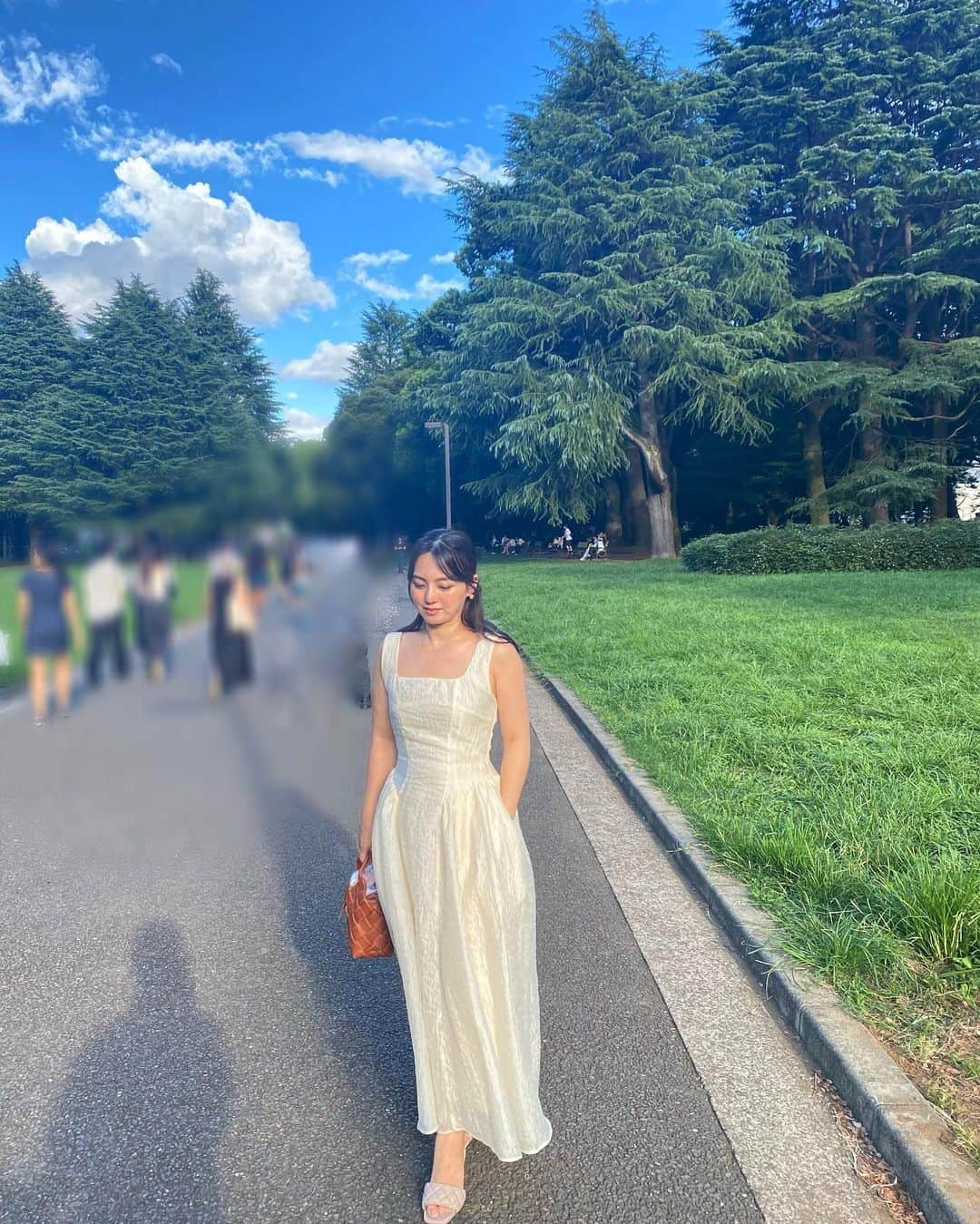 艾芊芊さんのインスタグラム写真 - (艾芊芊Instagram)「久しぶり公園に散歩#夏コーデ #libjoie #ワンピース #ママコーデ」8月26日 19時02分 - iceykoko