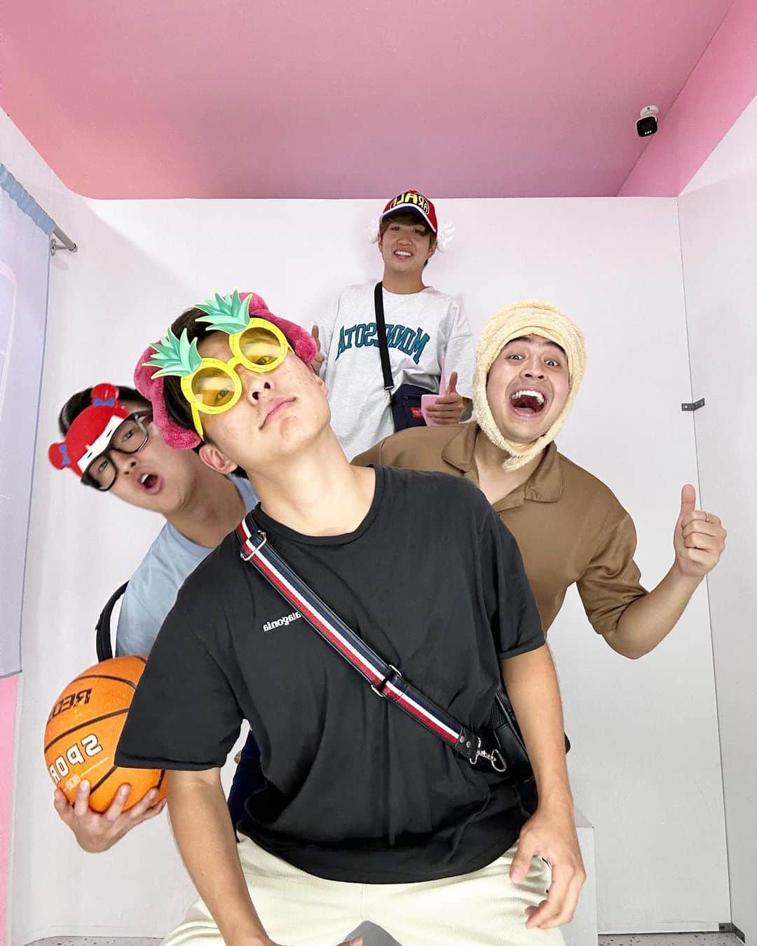 大塚稜馬さんのインスタグラム写真 - (大塚稜馬Instagram)「Random photobox with the boys!!😂😂 Wkakakak seru! Tungguin series Wasedaboys World Trip edisi China-Hongkong-Taiwan yahh!!」8月26日 19時03分 - otk_rym