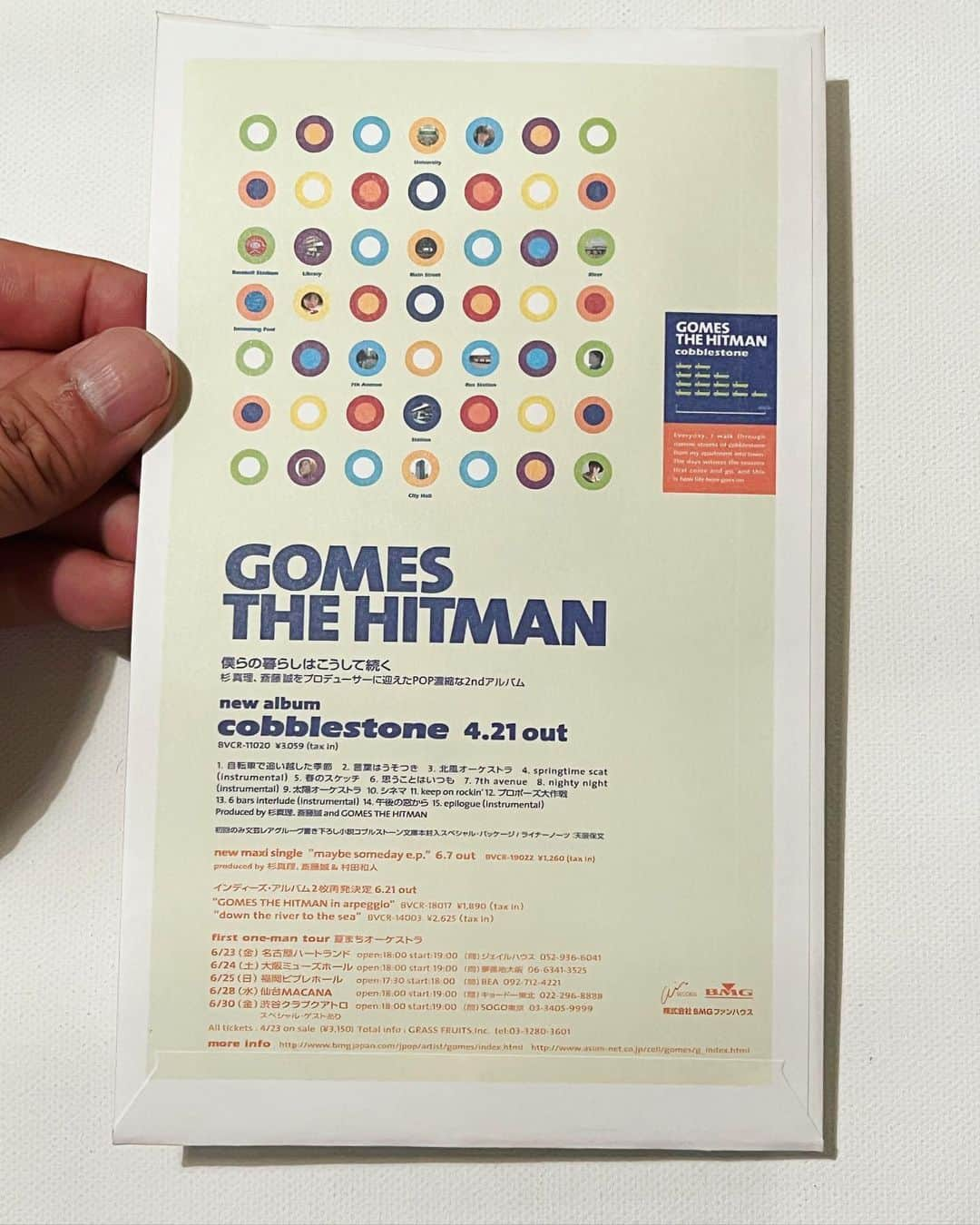 山田稔明さんのインスタグラム写真 - (山田稔明Instagram)「GOMES THE HITMAN2000年作アルバム『cobblestone』の購入特典として配布された「コブルストーンの種」、中身はサカタの種の土と種がセットになってて封を開けて水をあげると芽が出て花が咲く、というものでした。これはペチュニア。23年前のデッドストック、水をあげたらまだ花開く？「new atlas ep」リリース時に作られたステッカー、そして緑色のバンドロゴステッカーは「maybe someday ep」のときのもの。当時はハムスターがキャラクターでした（僕がハムスター飼ってたから）。いよいよ明日、まちづくり三部作全部やるナイト。前売り取り置き予約を受け付けていますので今からでもぜひ。 #gomesthehitman」8月26日 19時06分 - toshiakiyamada