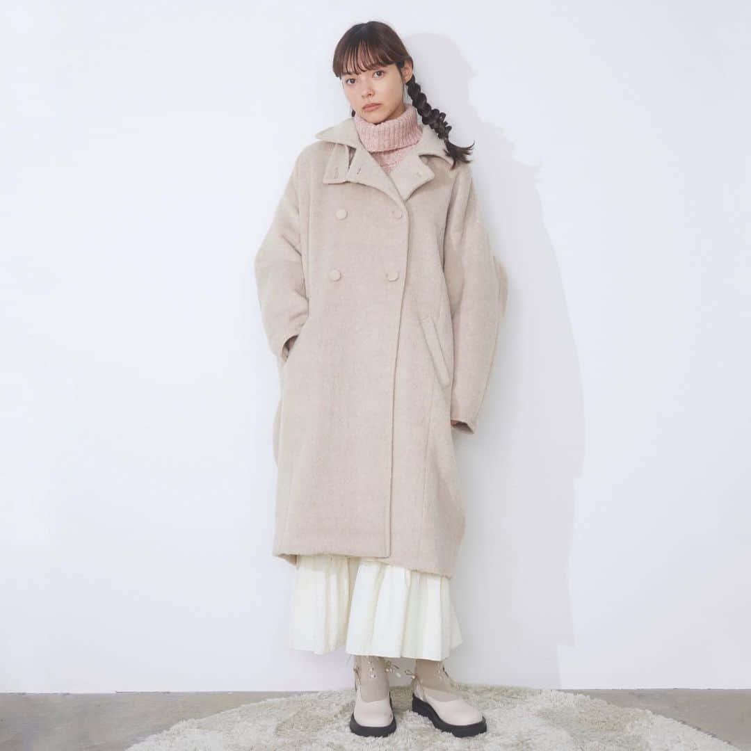 merry jennyのインスタグラム：「【outer 10%OFF＆point up10】 ㅤㅤㅤㅤㅤㅤㅤㅤㅤㅤㅤㅤㅤ 8/25(fri) 12:00 〜 8/29(tue) 23:59 official web store RUNWAY channel にて All outer 10%OFF・P×10を開催中‼︎ outer総選挙1位のouterはpoint up×20・送料無料！  topのURLから⇨  @merryjenny_instagram  ぜひcheckして下さいね！   \ outer 総選挙 NO.1 / 〇 スタンドカラールーズコート col : ivory / pink / brown ¥19,800 (tax in)  ルーズなシルエットですが柔らかい素材感なので すっきり綺麗に着用していただけます！  #merryjenny #メリージェニー  #2023aw #dreamwell #winter」