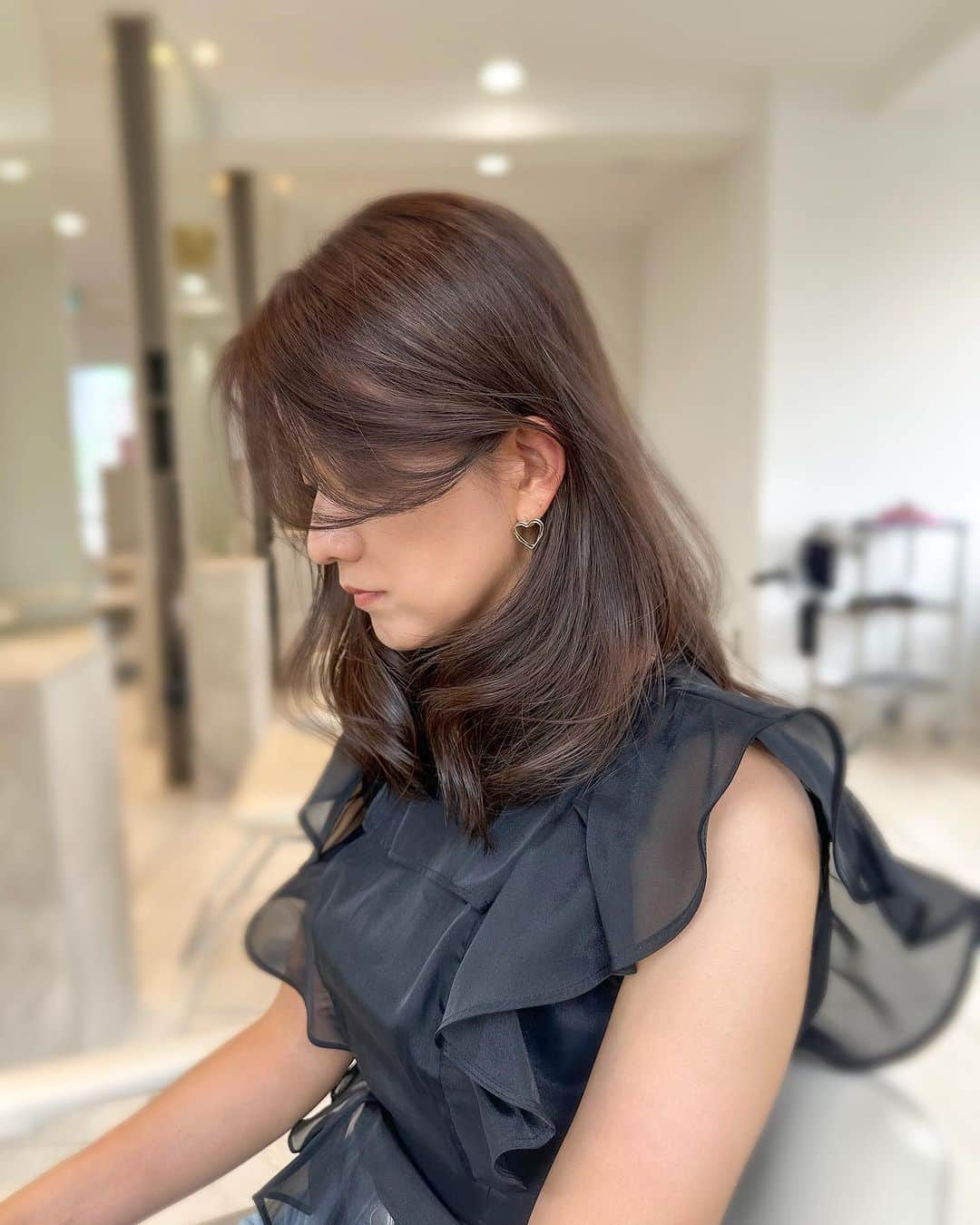 横井佑弥のインスタグラム：「少しずつ秋っぽ。 brown color  このとき スマホで甲子園みてます  #やさしげ」