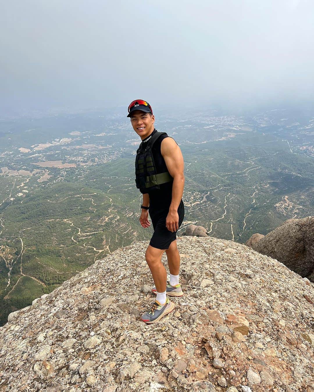 中上貴晶のインスタグラム：「📍Sent Jeroni, Montserrat ⛰️  Have a good weekend everyone 😋」