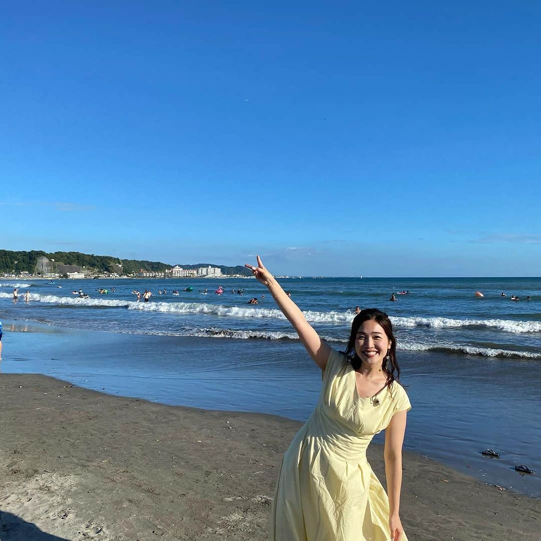 佐藤美樹さんのインスタグラム写真 - (佐藤美樹Instagram)「. ✿………………❀………………✿ .  . あらゆる素晴らしいことや神秘的なことは、 ６月から８月までの間に起こる。 . . ✿………………❀………………✿ .  ことしも、そんな気がします♡ . その後、皆さまはお変わりなくお過ごしでしょうか(｡･ω･｡) . インスタ投稿は久しぶりですが、 とっても元気に過ごしていますよ。 最近は、ストーリーばかりで、すみません💦 . . 私のここ数ヶ月は、式典やセミナーなど対面の仕事も活況でした🎤 . 先日は、地元・会津にお呼び頂いたり、 栃木や群馬でお世話になった方とお会いしたり、 ご褒美のような時間を✨ありがとうございます。 . . 大切な場所が沢山あるっていいですね。 . . まだまだ暑い日が続きそうですが、 健康第一に、無理せず過ごしましょう(*´꒳`*) . .  ✿………………❀………………✿  #夏  #海  #つれづれ #お久しぶり  #ロケ  #衣装  #ヘアメイク  #ワンピース  #夏はワンピースがいいね  #アナウンサー衣装  #ファッション  #アナウンサー  #お仕事コーデ  #コーデ  #佐藤美樹  #ootd  #食べるの大好き  #喜多方  #喜多方ラーメン  #はせ川  #ラーメン  #グルメ」8月26日 19時21分 - satomiki0224