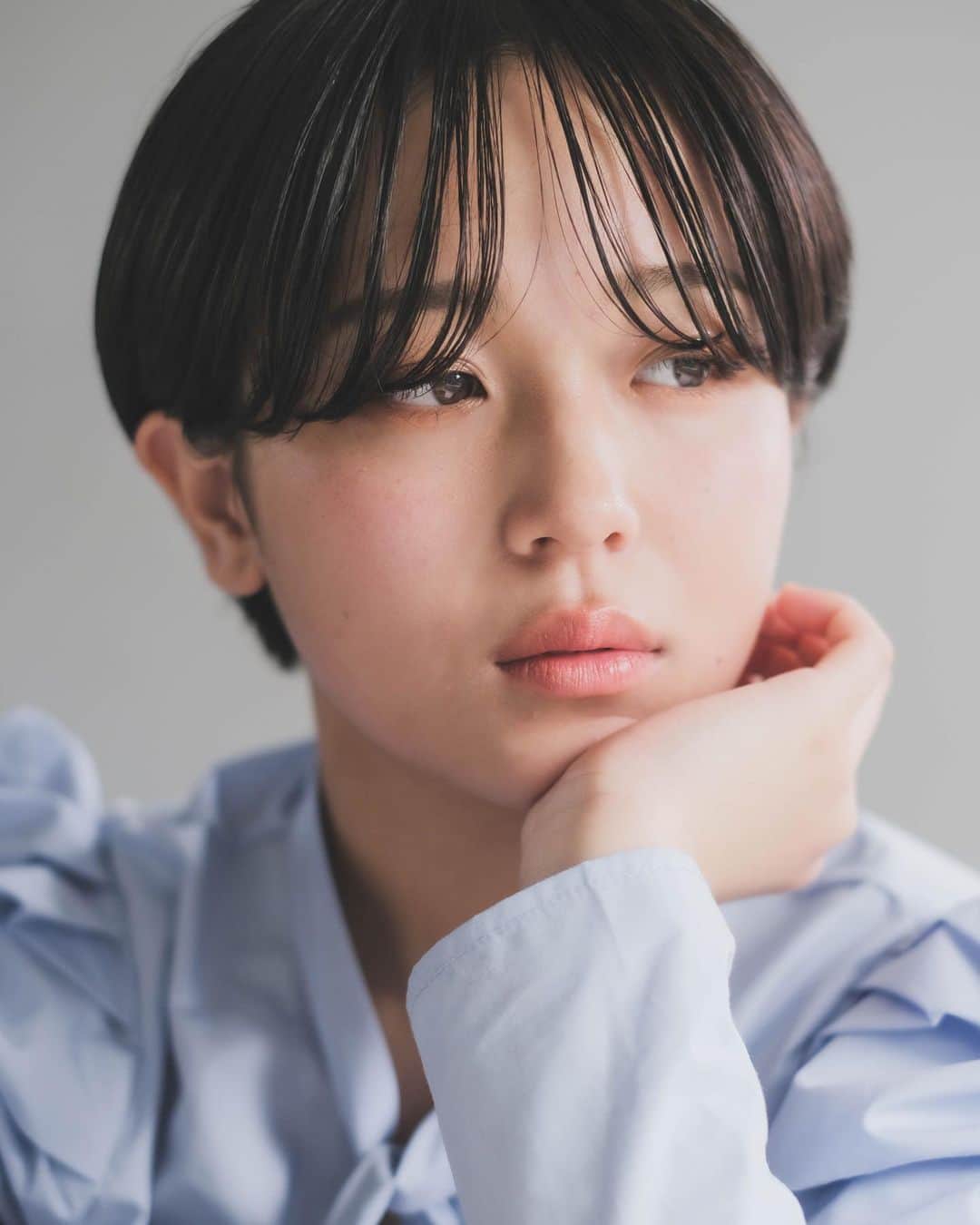野口和弘のインスタグラム：「シースルーバングのマッシュショート💡 . 耳かけしてスッキリ見せれば長めの前髪がさらに活きます🙆‍♂️ . . . .  #cieca.#ciecashibuya#hairstyle#haircolor#fashion#hairarrange#ショートボブ#ショートヘア#ボブスタイル#グラボブ#ボブウルフ#インナーカラー#ハイライト#ハイトーン#ブリーチ#グレージュ#ヘアアレンジ#グラデーションカラー#シースルーバング#ヘアカラー#ヘアカタログ#ヘアセット#外国人風#表参道#原宿#美容室#헤어스타일#단발머리」