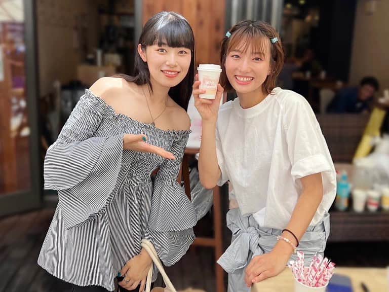 内藤好美さんのインスタグラム写真 - (内藤好美Instagram)「ひめちゃんのコーヒーポップアップに行ってきました🐒☕️  @himenachaaaaan  #whitemonkey  挽く前の豆にイチゴやモモのフルーツシロップをつけているらしく、とってもフルーティーで良い香り✨  わたしは水出しミルクコーヒー(ピーチ)を注文しました🍑 おいしい💕  コーヒー屋さんを作る！という決意のもと会社も立ち上げポップアップも大盛況👍✨  店舗ができるのも楽しみ😉☕️  オンラインで販売もしているので皆さまぜひ✨  I went to Hime-chan's coffee pop-up  It seems that strawberry and peach fruit syrup is applied before the beans are ground, and it is very fruity and has a good fragrance.  I ordered cold brew milk coffee (peach) very delicious  Let's build a coffee shop! Based on her determination, she founded the company and the pop-up was a huge success.  I'm looking forward to the opening.  Her coffee is also sold online, so please take a look.  #ウルトラマンブレーザー#ウルトラマン#ホワイトモンキー#ミナミアンリ #ブレーザー#内藤好美#アオベエミ#防衛隊員#地球防衛隊#円谷#特撮#skard#anriminami#japan#karate#kyokushin#ultraman#ultramanblazer#tsuburaya#bandai#tokusatsu#konominaito#奧特慢#布菜泽奧特曼#超人力覇王#超人再現#อุลตร้าแมน#울트라맨#超人力霸王」8月26日 19時23分 - _ko._.no_