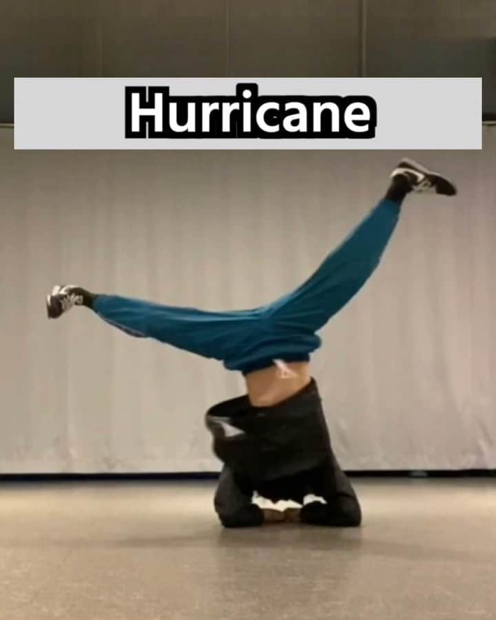SNACK（野村直）のインスタグラム：「Breakdance Rare Powermove ㅤㅤㅤㅤㅤㅤㅤㅤㅤㅤㅤㅤㅤ #snackskillcollection   1. hurricane ハリケーン 2. hige flare ヒゲフレア 3. no hand coin drop コインドロップ 4. head swipe ヘッドスワイプス ㅤㅤㅤㅤㅤㅤㅤㅤㅤㅤㅤㅤㅤ Follow me!! Skill collector ブレイクダンスパフォーマー @bboysnack  ㅤㅤㅤㅤㅤㅤㅤㅤㅤㅤㅤㅤㅤ #breakdance #bboy  #variation #powermove #powermoves #munchmill #nohandwindmill #ノーハンドウインドミル #ベビーウインドミル #ブレイクダンス #airflare #トーマス旋回 #スワイプス #エアーフレア #ウインドミル #エアーフレアー #エアートラックス #breakin #breaking #ブレイキン #ブレイキング #1930土 230826」