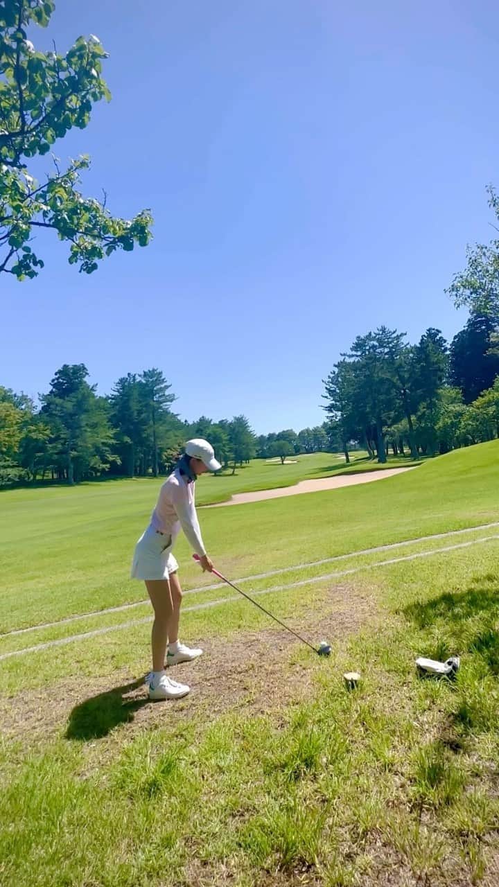 紺野ゆりのインスタグラム：「ライが悪い時の方が上手くいく説🧐  7番ウッド🏌️‍♀️  1か月前のラウンド☆  #yurigolf🦋  #golf#golfswing#ゴルフスイング#golfwear#ゴルフ女子#골프#골프스윙#골프여자 #ゴルフウェア」