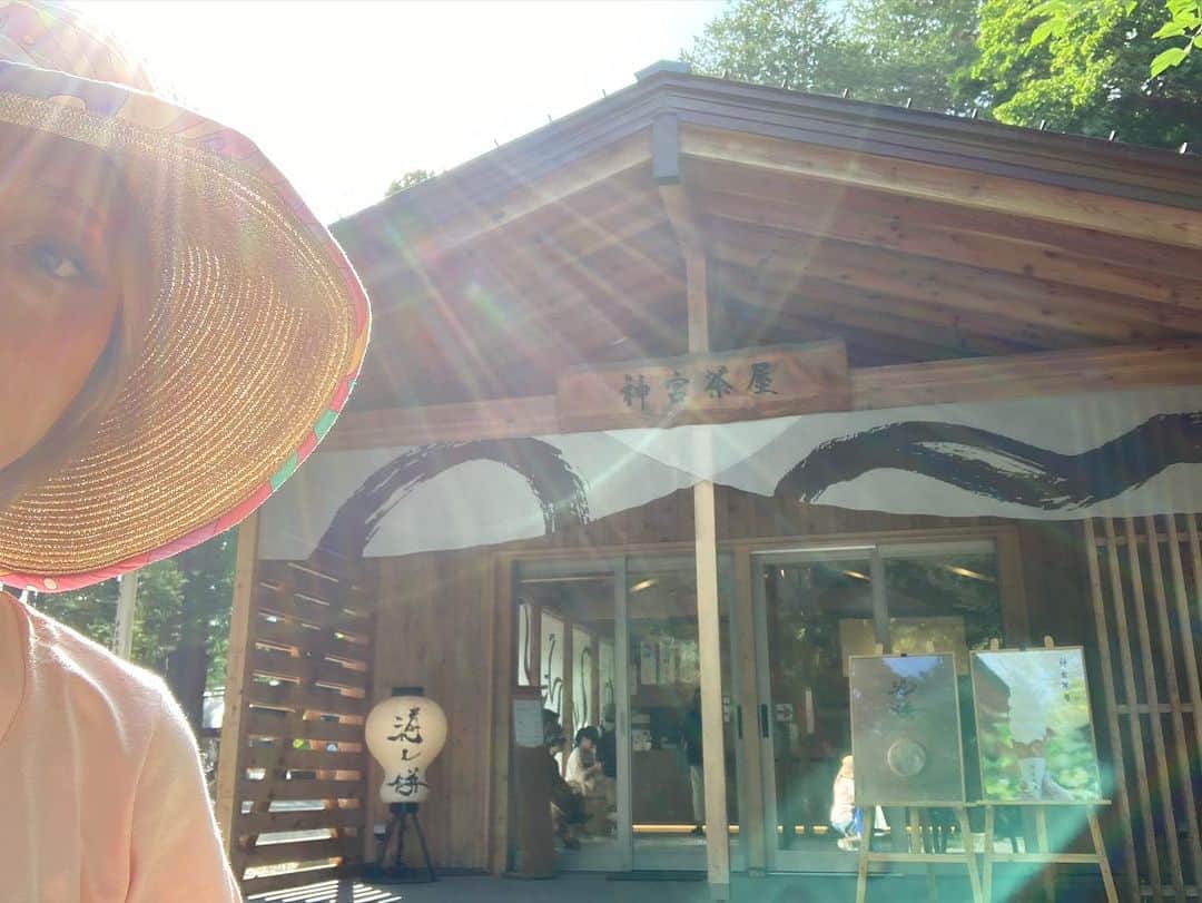 荒木桃園のインスタグラム：「エネルギー高すぎる🩷🩷🩷  #北海道神宮」