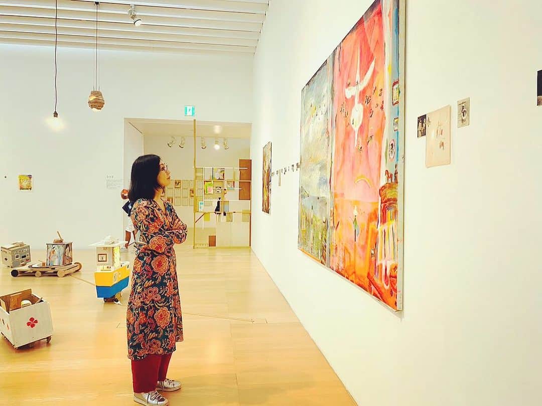 鶴田真由さんのインスタグラム写真 - (鶴田真由Instagram)「荒井良二展＠横須賀美術館 愛いっぱい　夢いっぱい✨✨🌈✨✨  https://www.yokosuka-moa.jp/index.html」8月26日 19時37分 - mayutsuruta