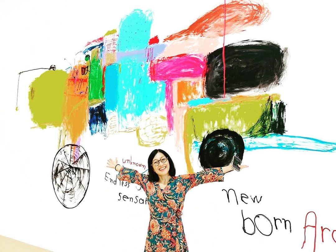 鶴田真由さんのインスタグラム写真 - (鶴田真由Instagram)「荒井良二展＠横須賀美術館 愛いっぱい　夢いっぱい✨✨🌈✨✨  https://www.yokosuka-moa.jp/index.html」8月26日 19時37分 - mayutsuruta