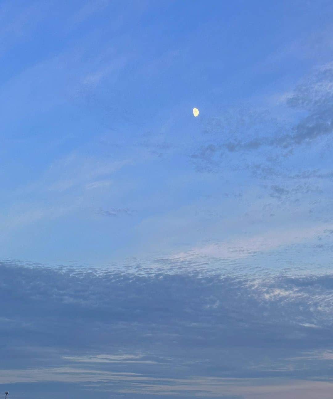 イ・チョンアさんのインスタグラム写真 - (イ・チョンアInstagram)「구름떡 같은 달 ☁️」8月26日 19時47分 - leechungah