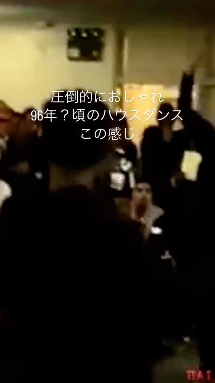 三宅洋平のインスタグラム：「ブレイクダンスがブレイクした先に生まれたブレイクダンスそれがハウスダンス  NYのディスコ摘発が激しくなり、トラボルタ以降ディスコ文化そのものが白人化した時に、地下に潜ったパーティがブラックカルチャーとゲイカルチャーを融合させて産まれた感じ。に捉えてる。」