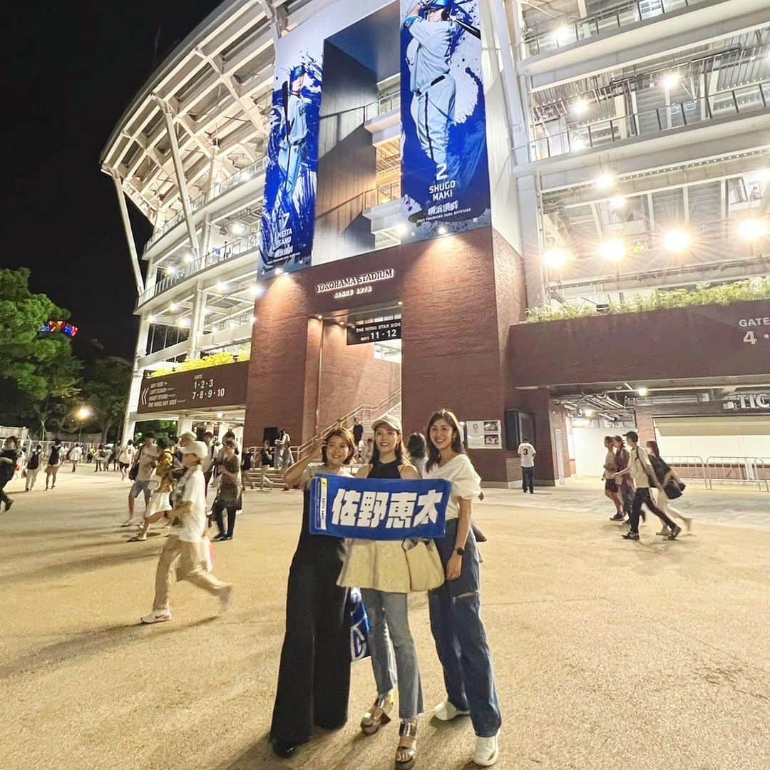 三谷紬さんのインスタグラム写真 - (三谷紬Instagram)「💙🤍 並ちゃん、ちーちゃんと 横浜スタジアムで野球観戦をしてきました⚾️ 私の親友が佐野選手と同郷で仲が良く。 「浜スタ行くなら絶対に佐野タオルゲットしてね！」と（笑） しっかりゲットしました😆笑 お目にかかったことはありませんが、 私と同い年のキャプテン‼︎‼︎ 尊敬の眼差しで試合を観ました👏 （贔屓チームはありませんので 各球団のタオルやらグッズやらが どんどん増えています笑⚾️） * #野球#野球観戦#baseball#野球女子#横浜スタジアム#浜スタ#yokohamadenabaystars#横浜denaベイスターズ#阪神タイガース#阪神#タイガース#母#は#虎党#yokohama#佐野恵太 選手#親友#の#友人#テレビ朝日#アナウンサー#三谷紬」8月26日 19時54分 - mitani_tsumugi