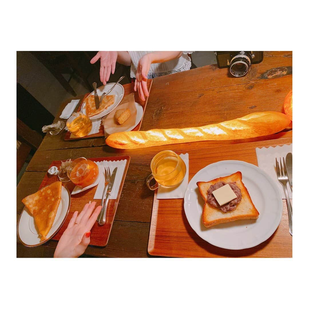 のぐちゆりさんのインスタグラム写真 - (のぐちゆりInstagram)「パン部🍞  五十嵐さんがプレゼントしてくれたクロワッサンリング🥐💍 めちゃくちゃおしゃれでかわいい🫶  相変わらず美味しいものを食べてお喋りしてます☺︎ もうちょい涼しくなったらパン屋巡りしたいね〜〜！  ホルンさんのあんバタートースト、美味しかった🫶 #代々木八幡カフェ #ホルン #あんバタートースト #あんバタだー #ABnogu」8月26日 19時58分 - chan_yuyu_ri