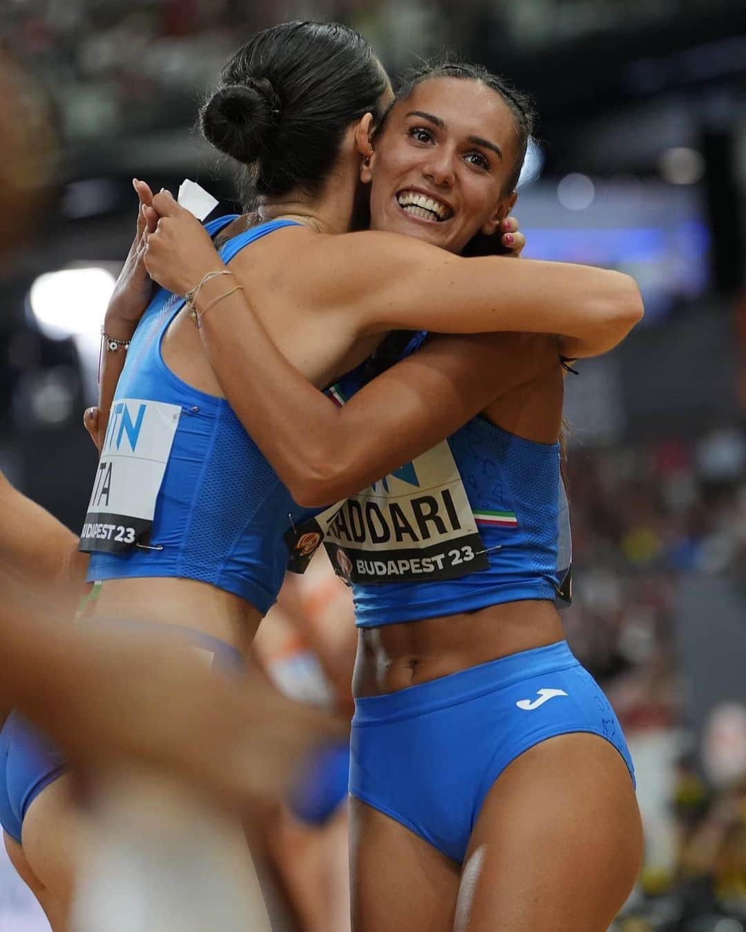 アレシア・パヴェーゼのインスタグラム：「Siamo in Finale! Ci vediamo stasera alle 21:53💙🇮🇹 #worldchampionship #budapest2023🇭🇺」