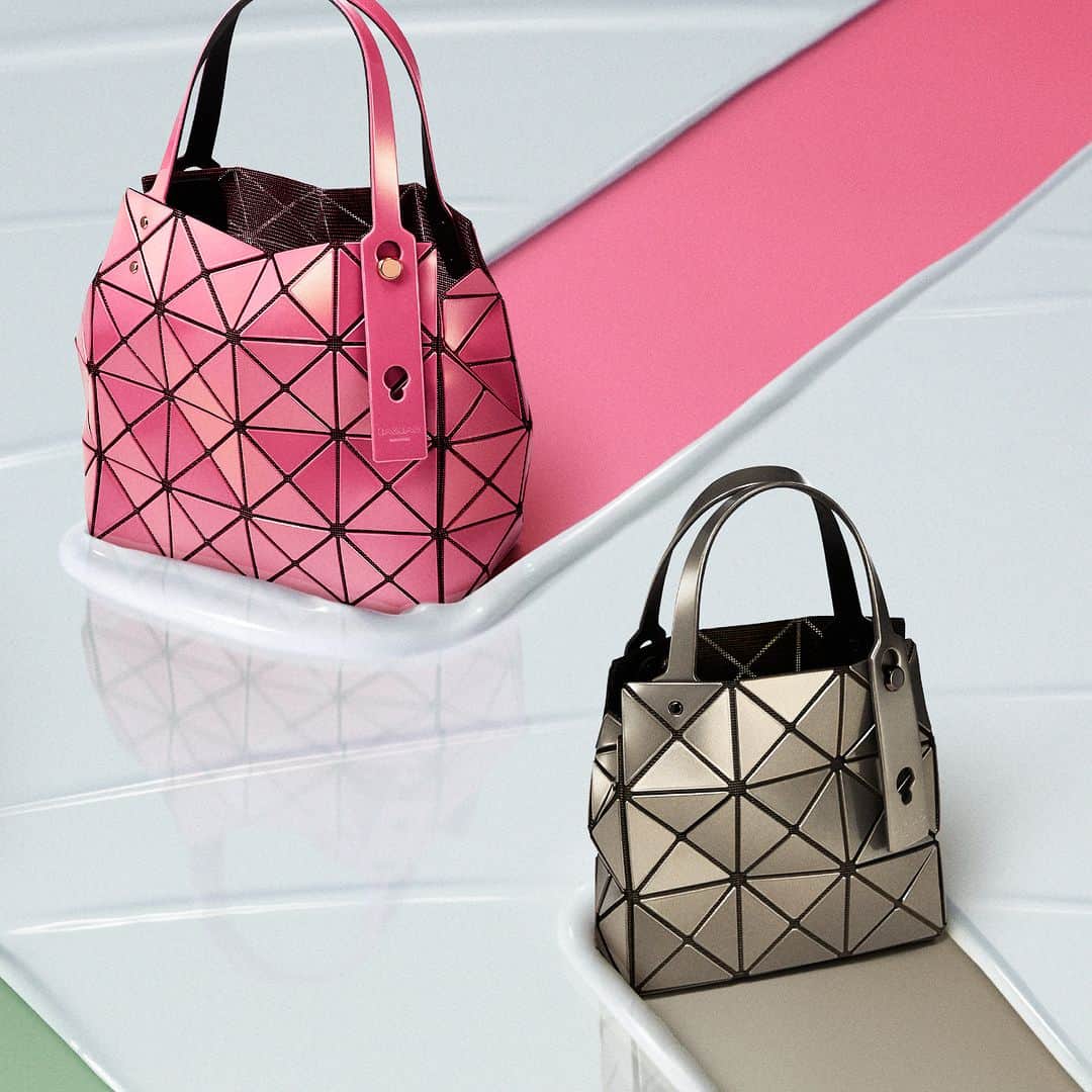 BAO BAO ISSEY MIYAKE Official Instagram accountさんのインスタグラム写真 - (BAO BAO ISSEY MIYAKE Official Instagram accountInstagram)「"CARAT"  Release Month: September, 2023 *The release month might be different in each country.  #baobaoisseymiyake #baobao #isseymiyake #baobaoisseymiyakeAW23」8月26日 20時00分 - baobaoisseymiyake_official