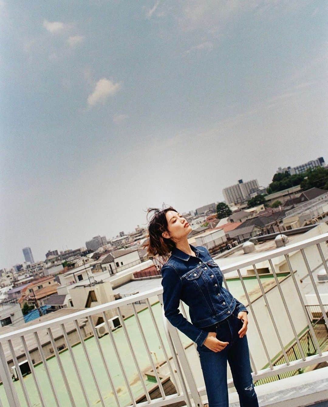 小松舞のインスタグラム：「levis台湾 #リーバイス #levis #👖 #throwback  #tbt   〜Special thanks〜 📷@huang_jun_tuan」