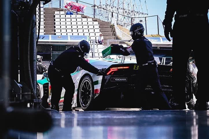 松浦孝亮さんのインスタグラム写真 - (松浦孝亮Instagram)「Super GT Rd.5 鈴鹿　 QF P4  久しぶりの2列目です。 明日は450kmの長いレースです。 夏の鈴鹿の良い思い出は沢山あります。 明日は自分たちの日になるように頑張ります。 #jloc #supergt #lamborghini #lamborghinihuracangt3 #alpinestars」8月26日 20時04分 - ko_matsuura