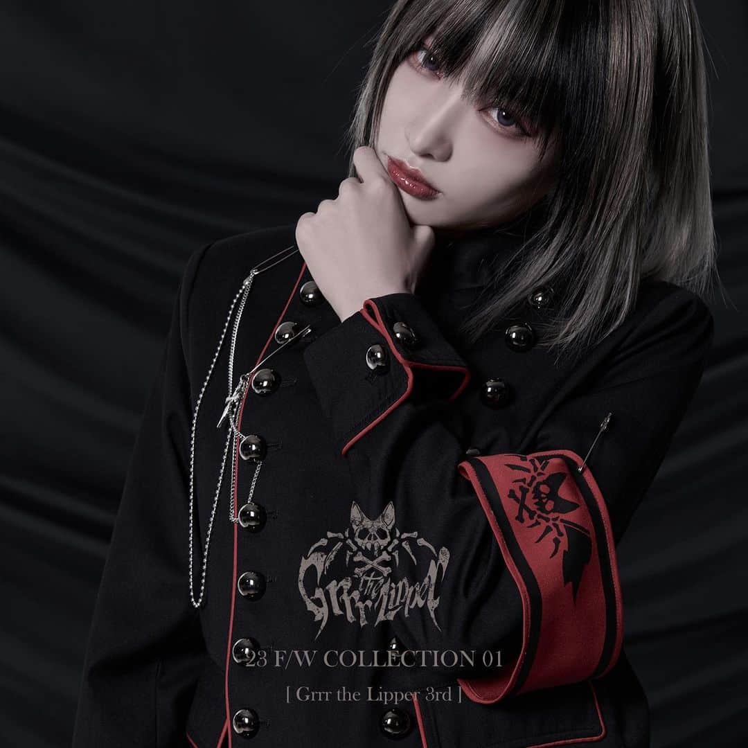 椎名ひかり（ひかりん）のインスタグラム：「魔界学園ナポレオンジャケット †9月8日から販売開死†  Grrr the Lipper初の購入イベント😈 inアクロトーキョー。  開催日:9月17日(日) 時間:13:00〜  ★ブランドディレクター椎名ひかり来店イベント開催★  ＜イベント内容＞ Grrr the Lipper全商品のうち1点以上購入で がるる新作のナポレオンジャケット着用の椎名ひかりちゃんと2ショット写メが撮れちゃう！ 【条件∶1会計毎】  さらに！ 購入特典として、Grrr the Lipper商品購入毎に撮影アザーカットランダムチェキ(全4種)プレゼント！ ※飛ばないでね。staff Tシャツは対象外となります。  他にも色々あるから9月17日ぴ様と戯れよう魔ってるね！！♆(⃔*`꒳´*魔)⃕↝  #grrrthelipper #ガルル　#椎名ひかり」