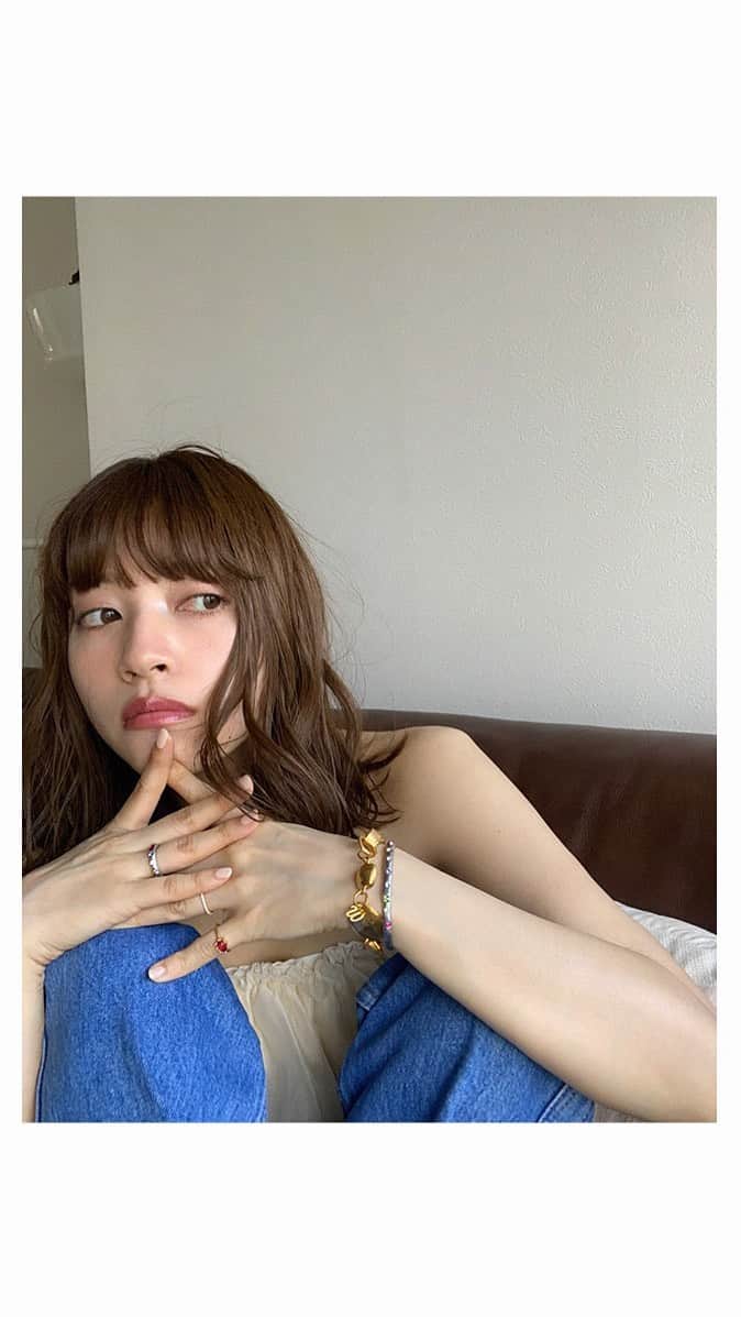 のインスタグラム：「昨日アップした💖 デートの準備動画〜 (と言っても結局自分の気分が上がるメイクとコーデになる♡)  空いた時間に是非見てねっ🫶　  #YouTube」
