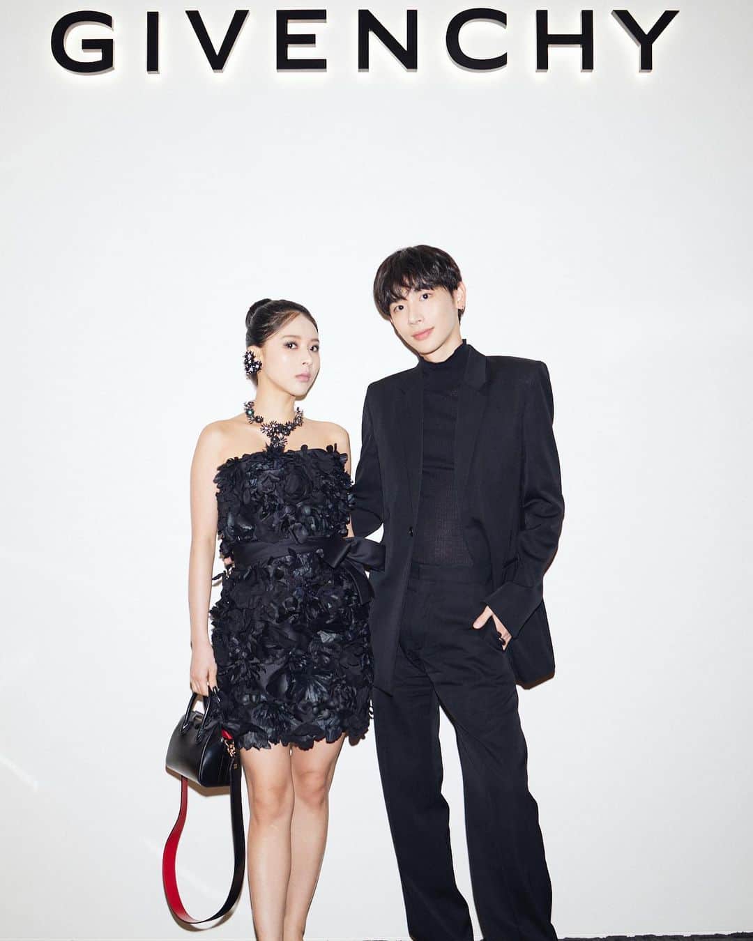 よしあきのインスタグラム：「GIVENCHY GINZA SIX opening🍾✨ 🖤🖤 #GIVENCHYGSIX」