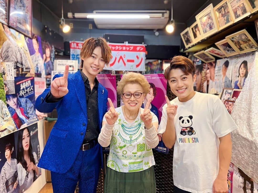 はやぶさのインスタグラム：「今日は東十条のダンさんでのキャンペーンでした！ 駿河ヤマトくんのCDがおかげさまで完売いたしました！！本当にありがとうございます！ダンママさんも全力で応援してくださって嬉しかったです！明日が発売週ラスト！ どうか、みなさん力を貸してください！  【EN】  Today was the campaign at Music Shop Dan in Higashi Jujo!  Thanks to your support, Suruga Yamato‘s CDs were sold out  Thank you so much! We were so happy that Dan mom gave us her full support!   Tomorrow is the last day of the release week! Please, everyone, lend us your strength!  #はやぶさ #ヒカル #ヤマト #大滝ひかる #駿河ヤマト #イベント #一日一枚  #写真  #hayabusa #hikaru #yamato #event  #picstory  #picstagram #photooftheday  #photogram  #hayabusadiary  #はやぶさの日記  #fotohariini」